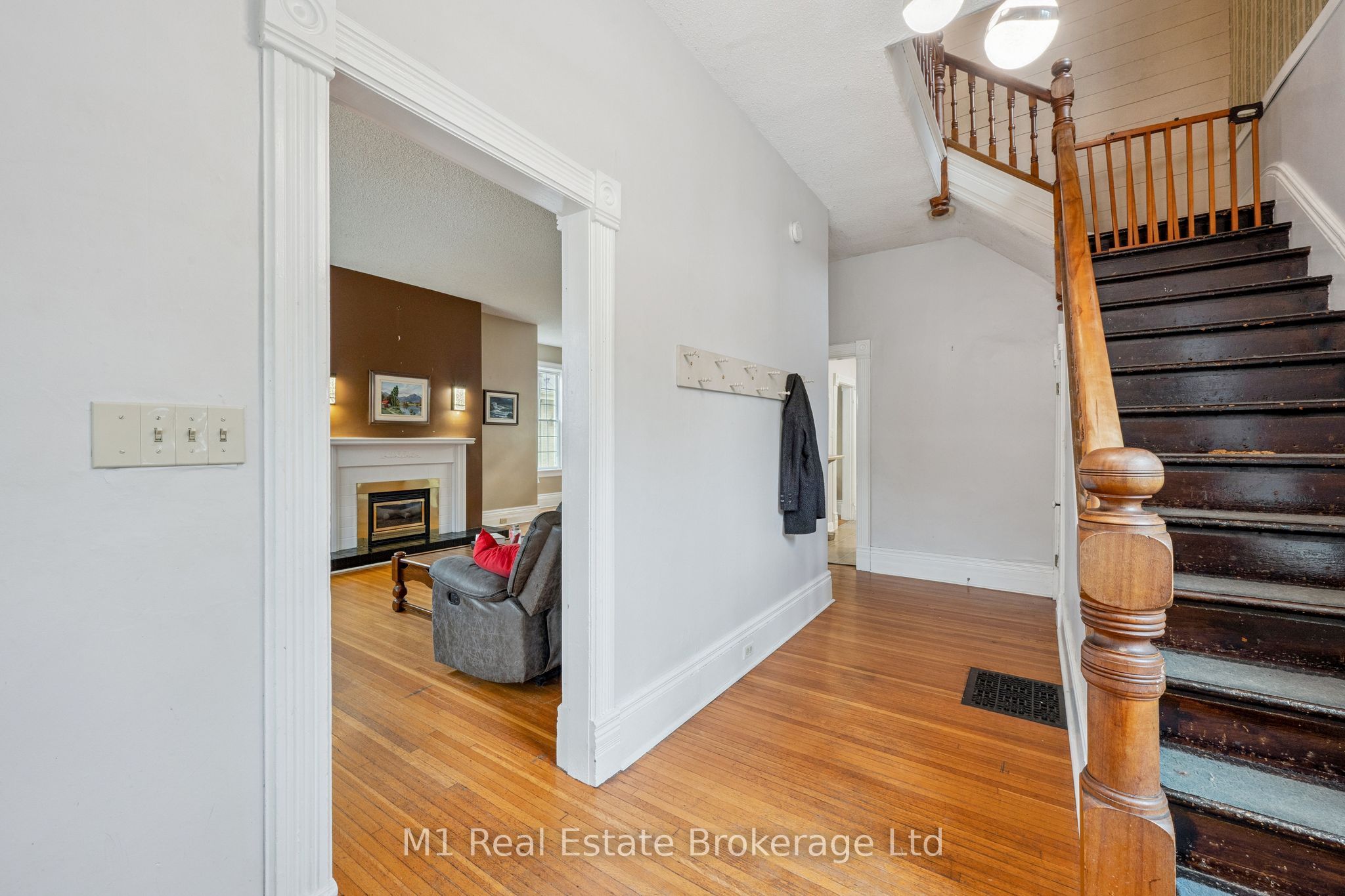 125 Elora Street S Property Photo 7