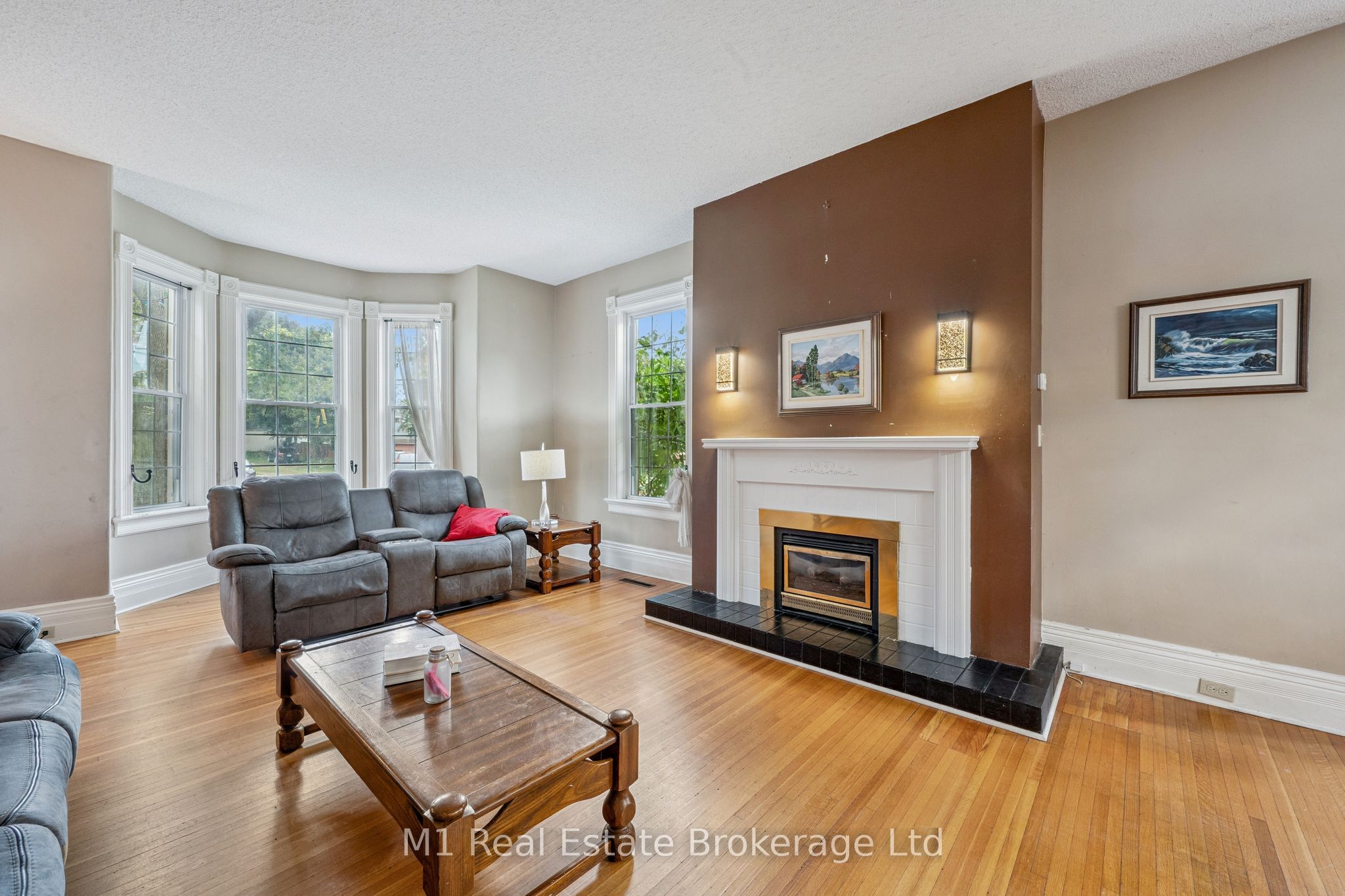 125 Elora Street S Property Photo 9