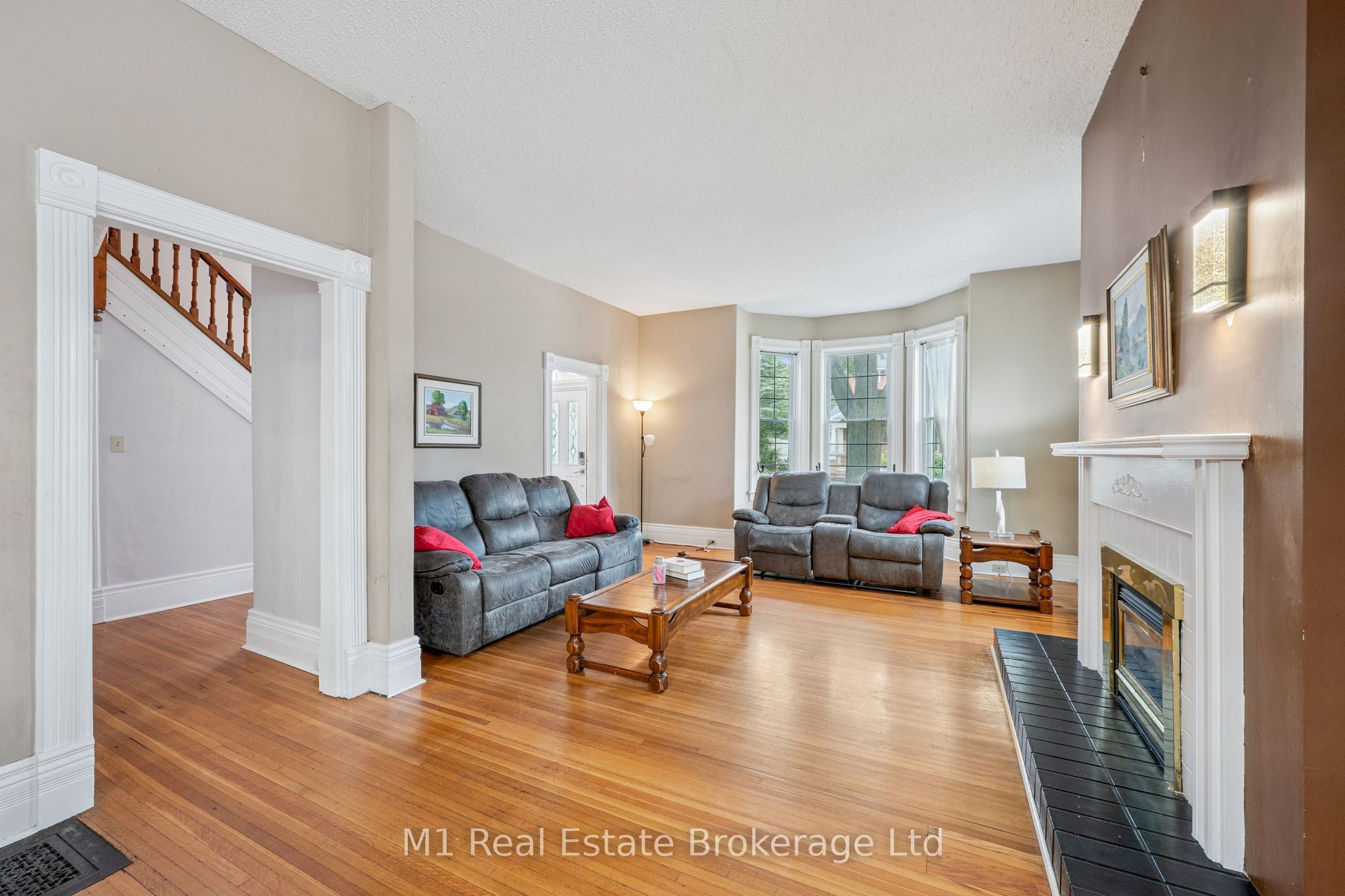 125 Elora Street S Property Photo 10