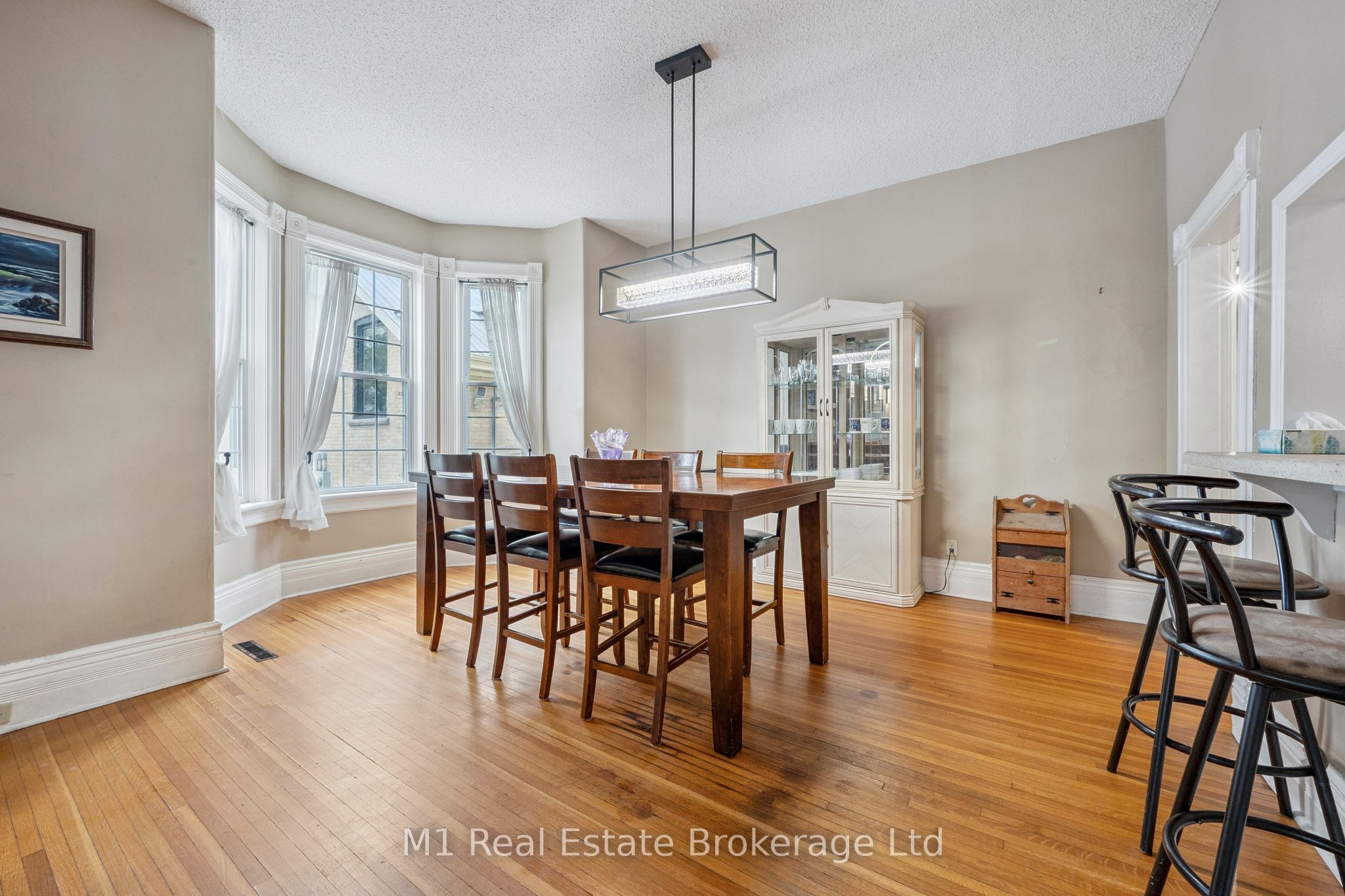 125 Elora Street S Property Photo 12
