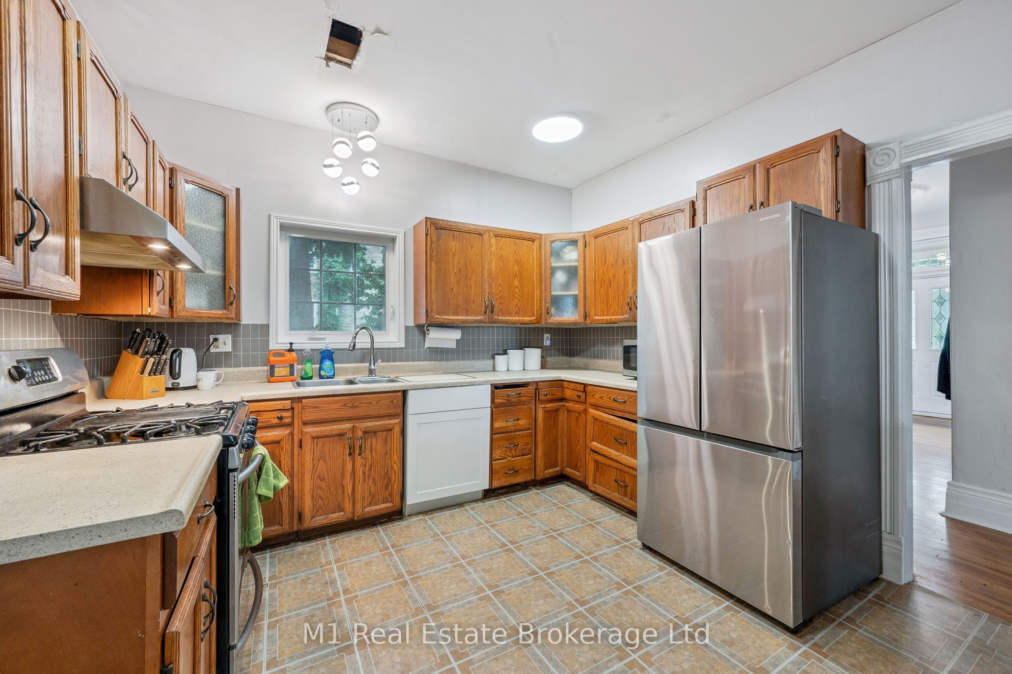 125 Elora Street S Property Photo 14