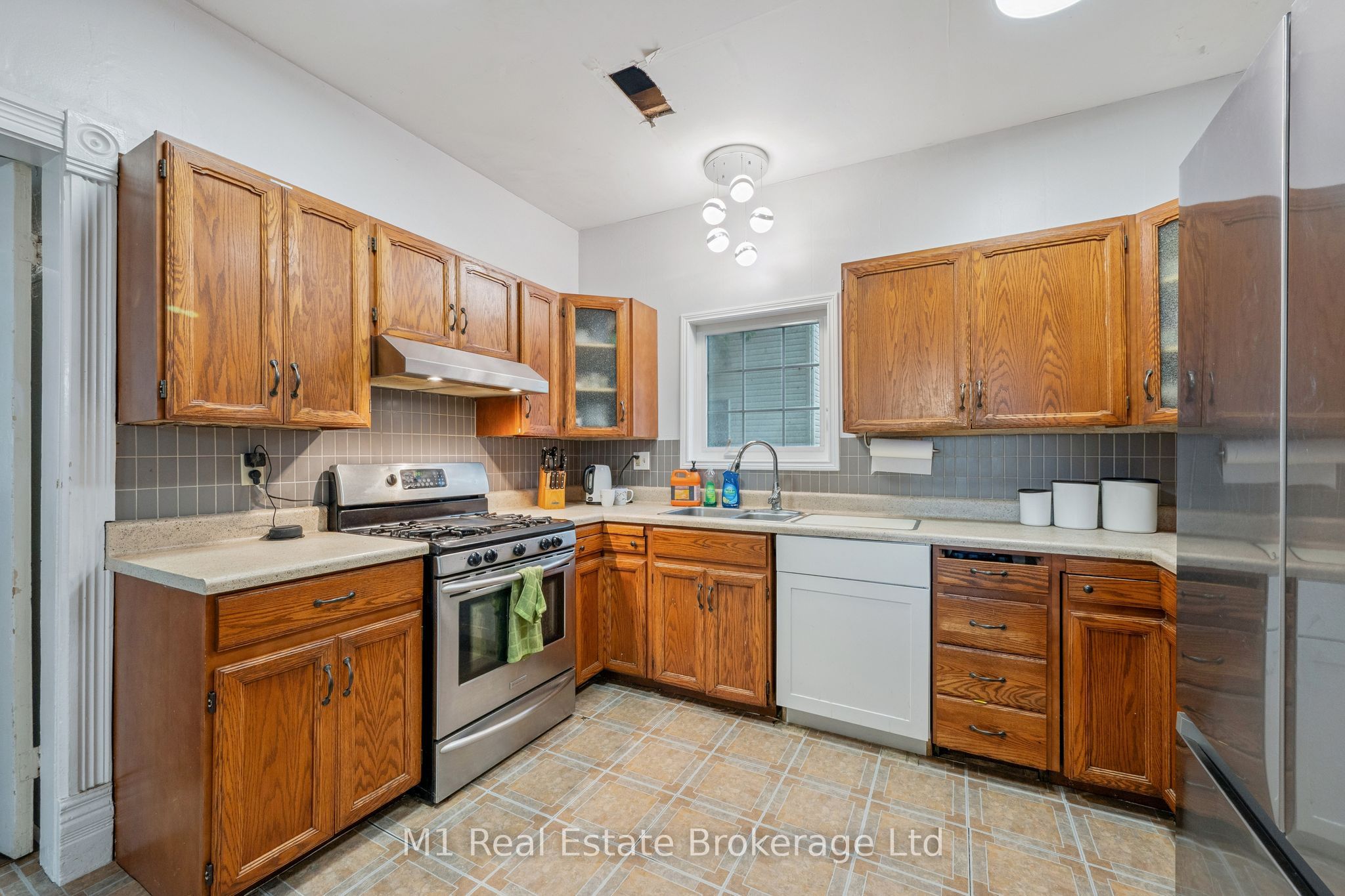 125 Elora Street S Property Photo 16