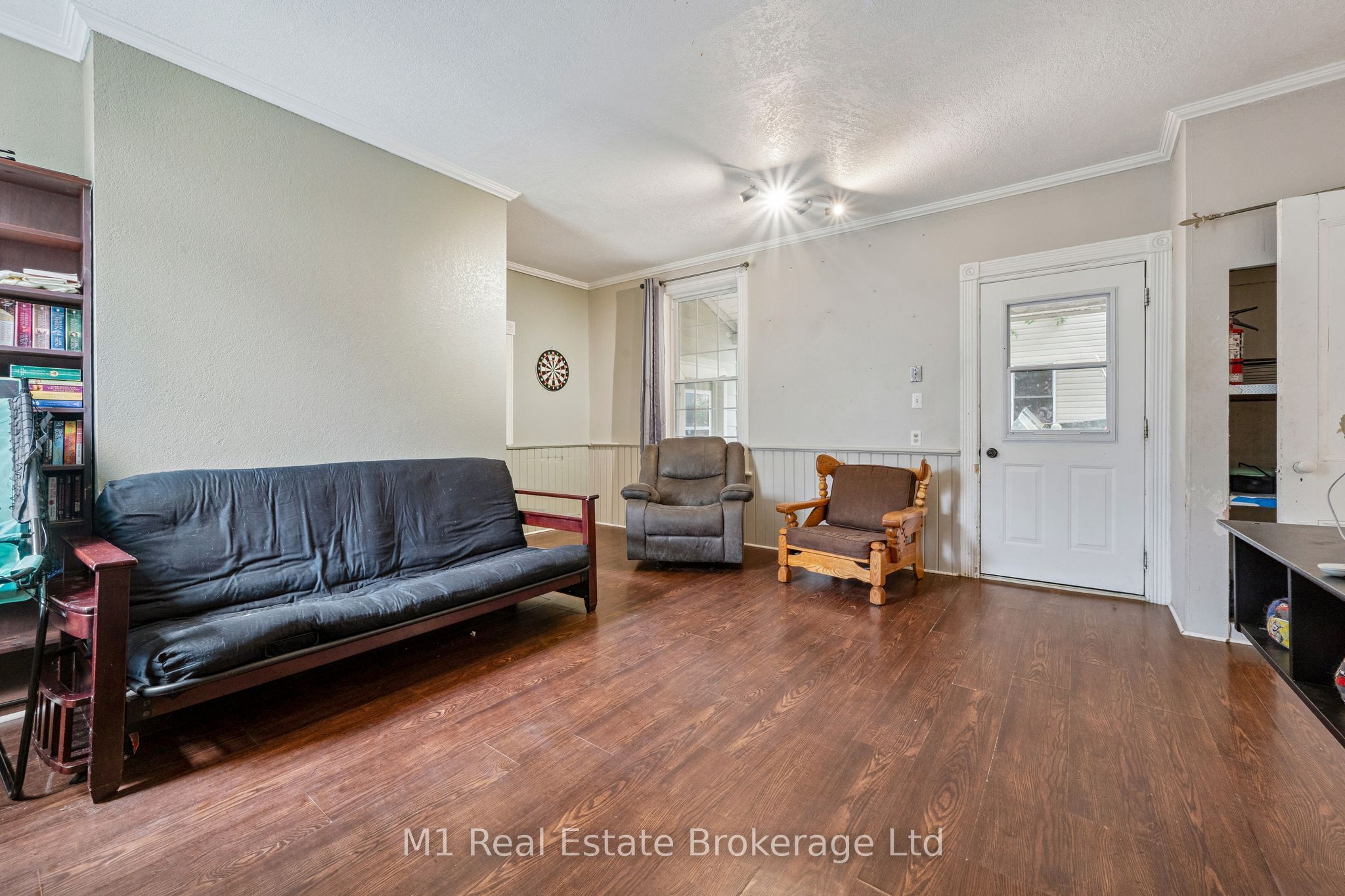 125 Elora Street S Property Photo 18