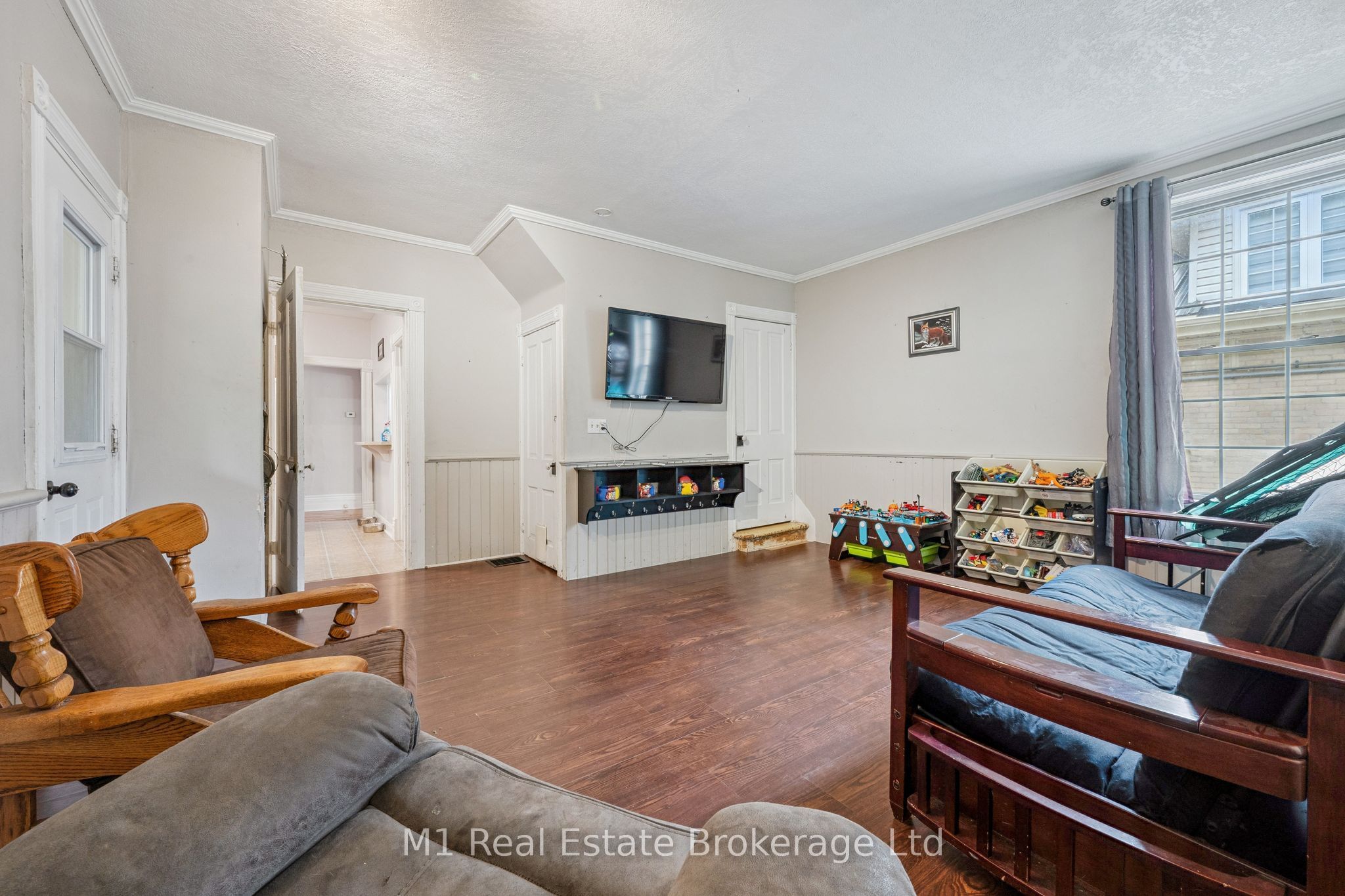 125 Elora Street S Property Photo 19
