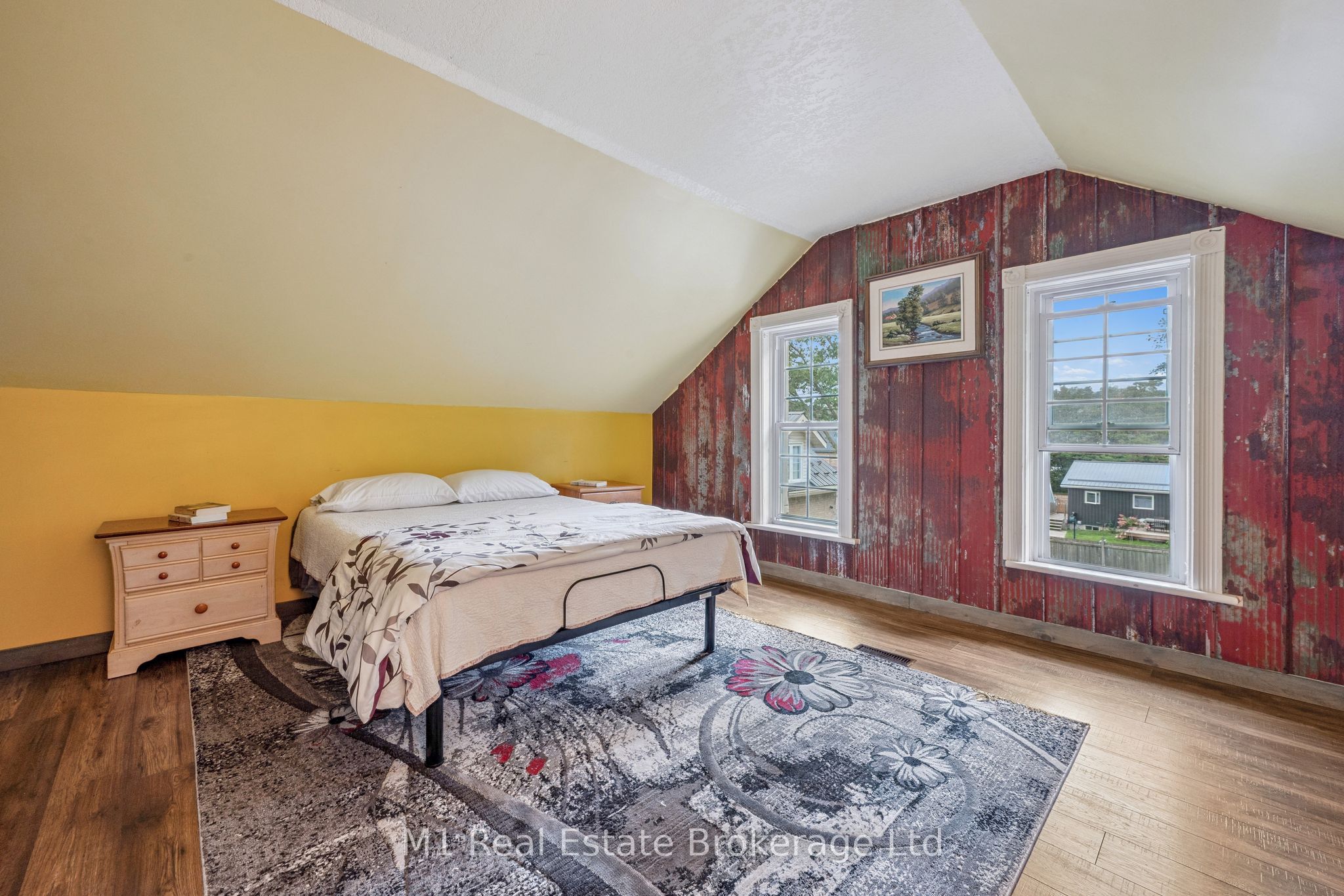 125 Elora Street S Property Photo 22
