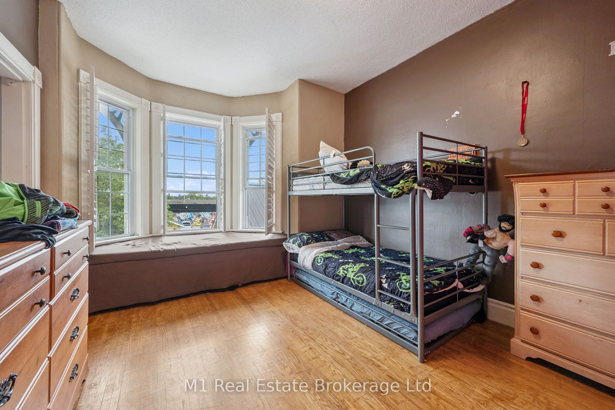 125 Elora Street S Property Photo 25