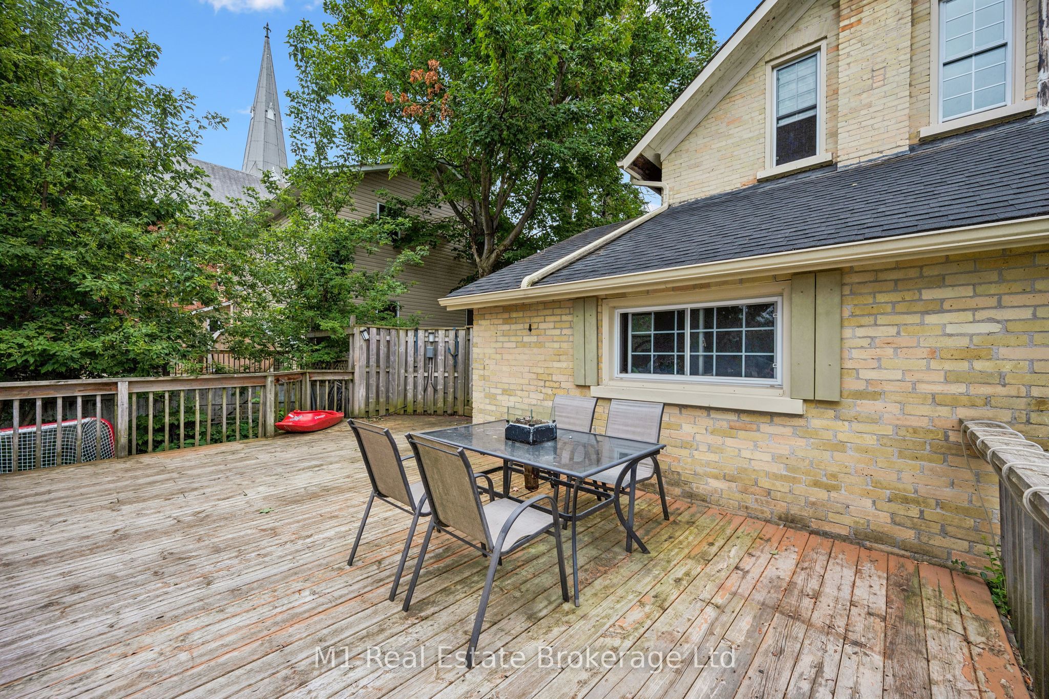 125 Elora Street S Property Photo 30
