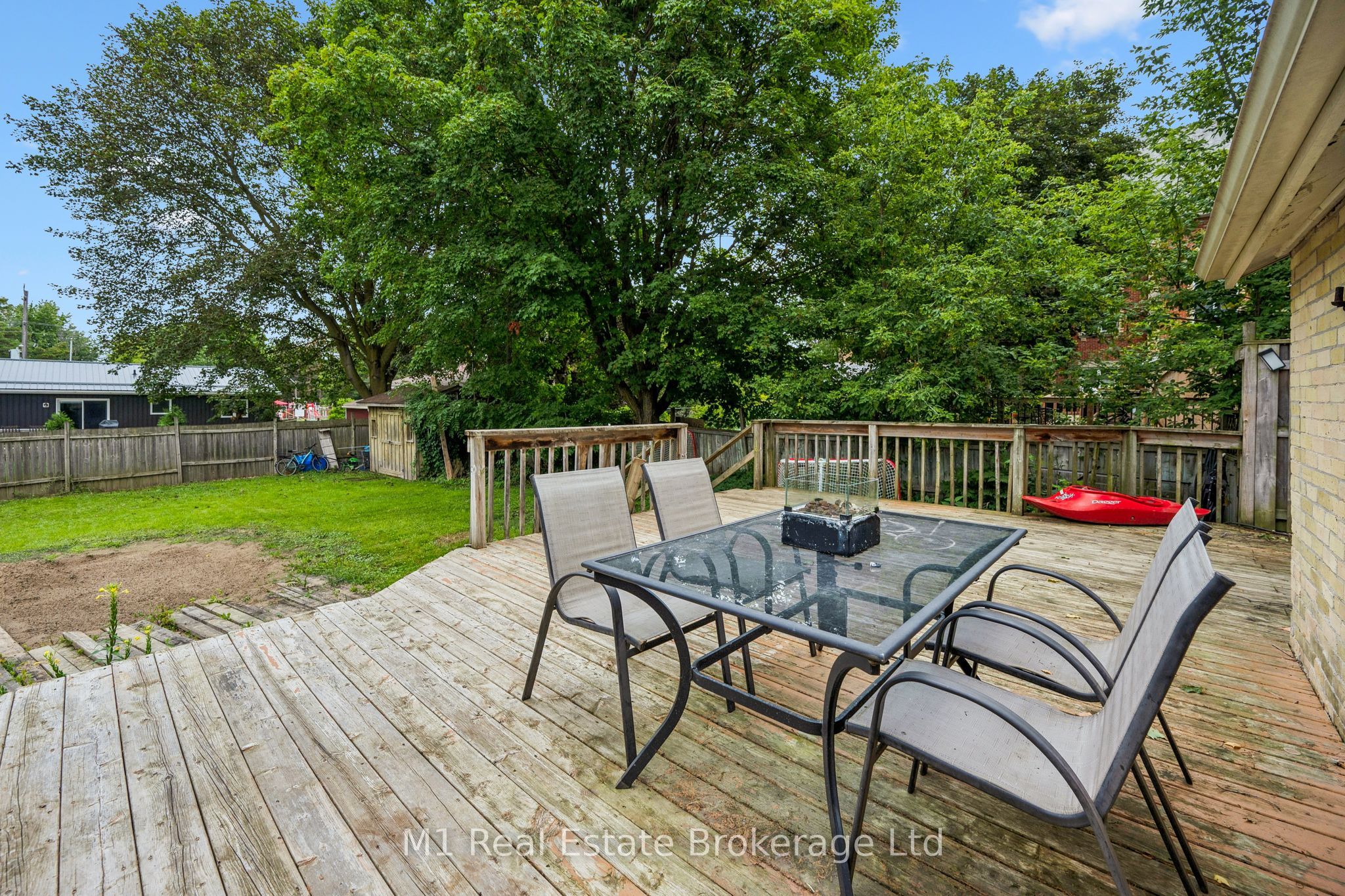 125 Elora Street S Property Photo 31