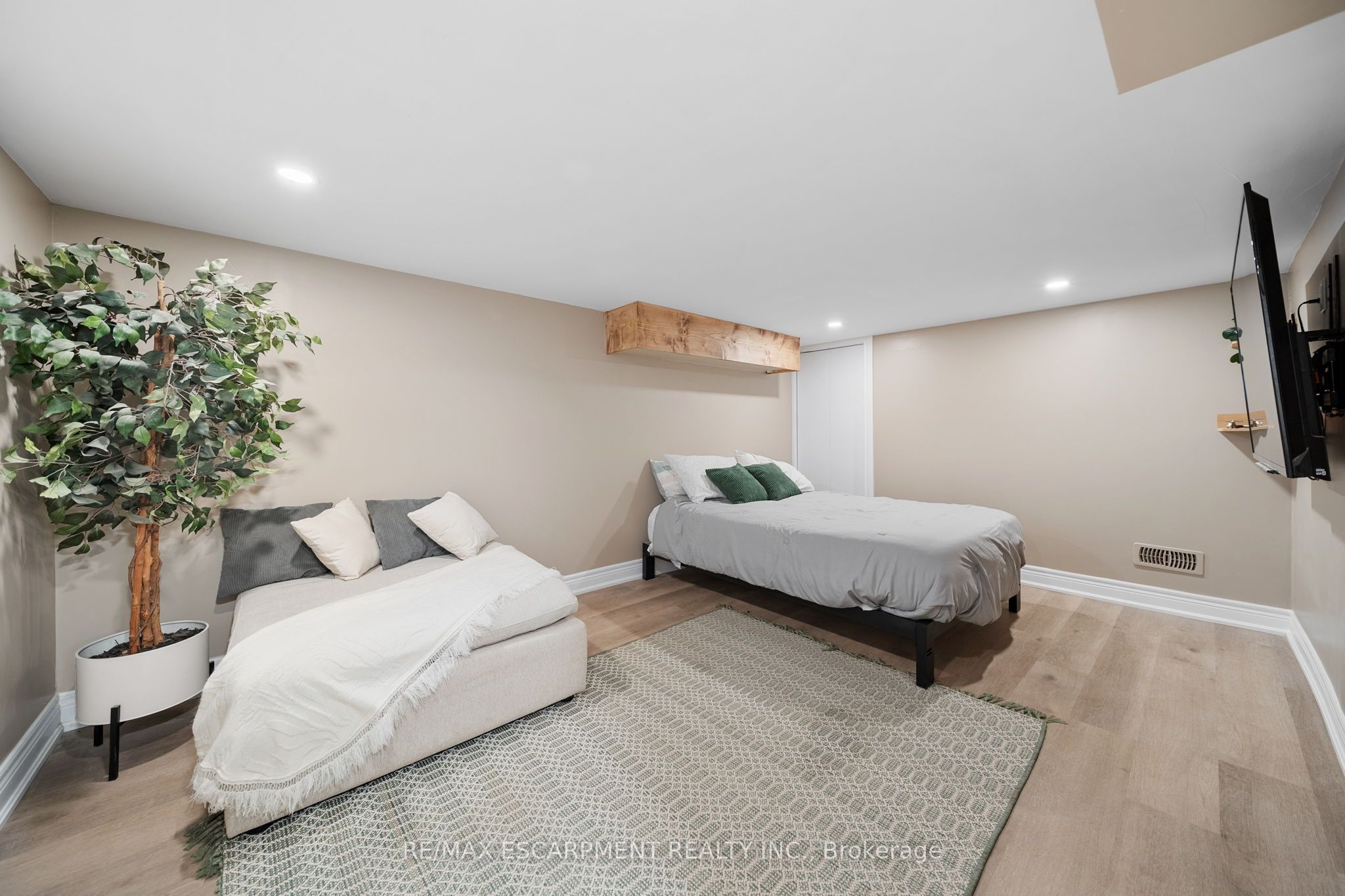 80 Sarah Street Property Photo 30