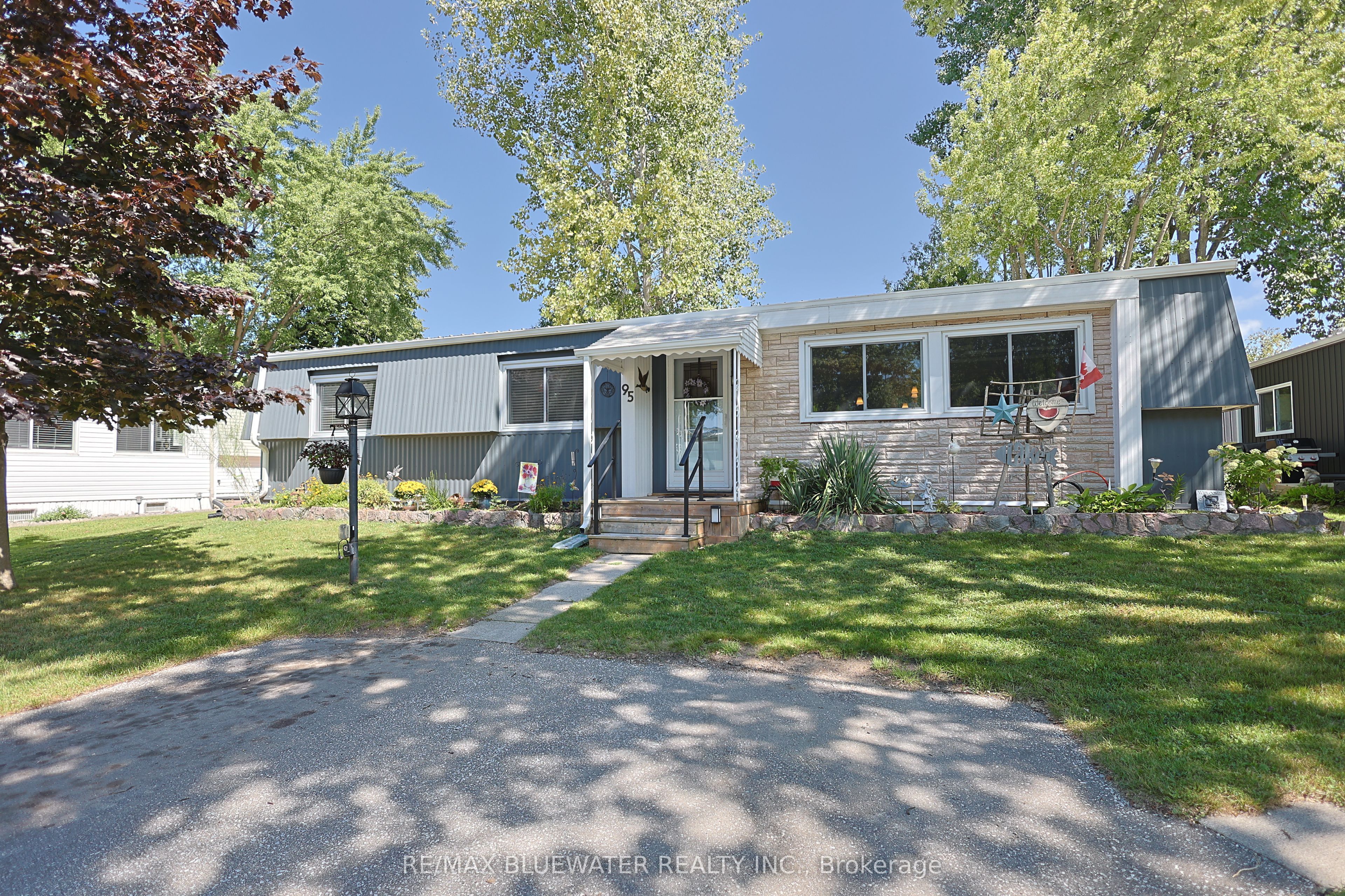 95 Shannon Boulevard Property Photo 1