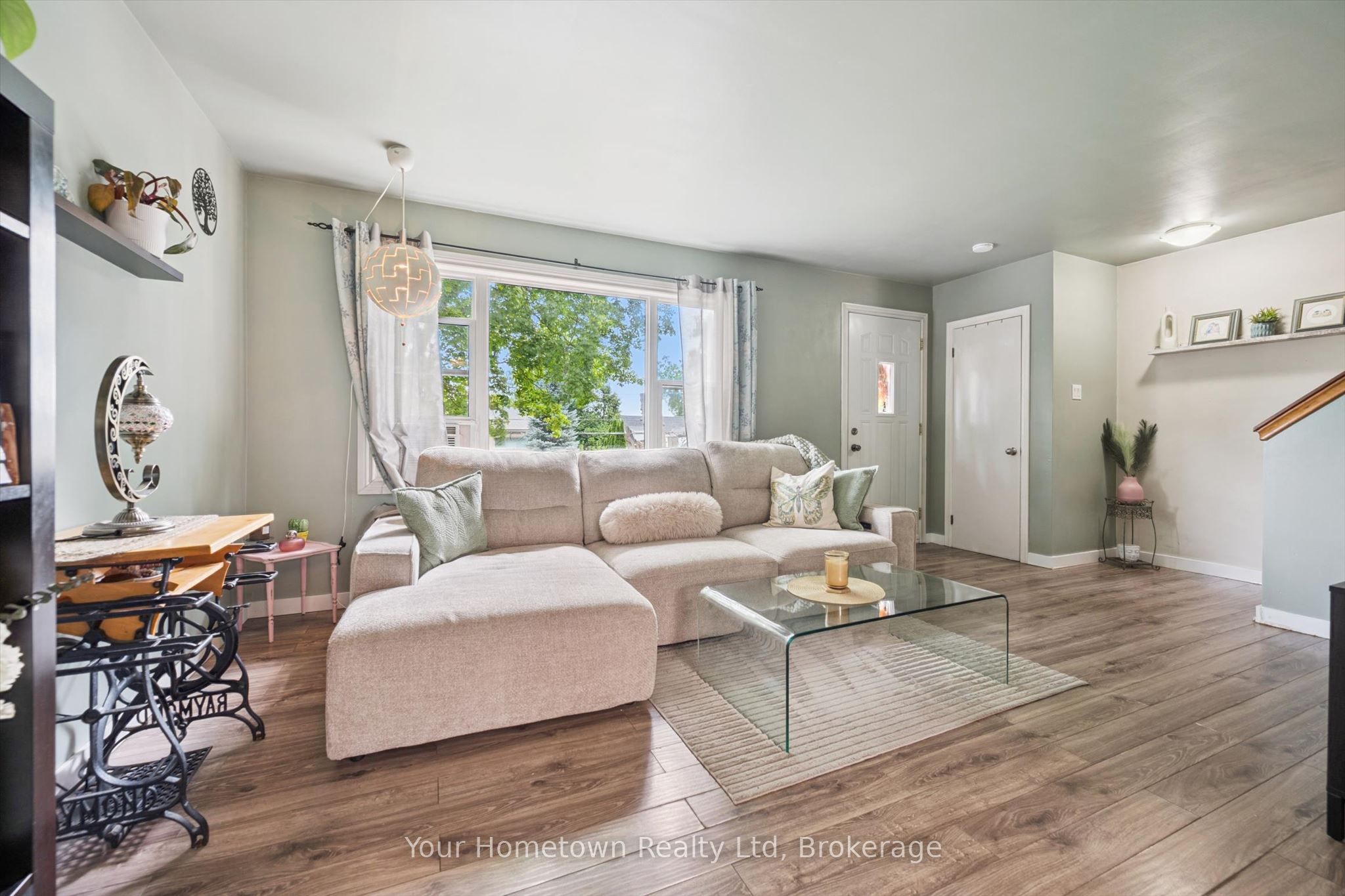 497 St Patrick Street E Property Photo 3