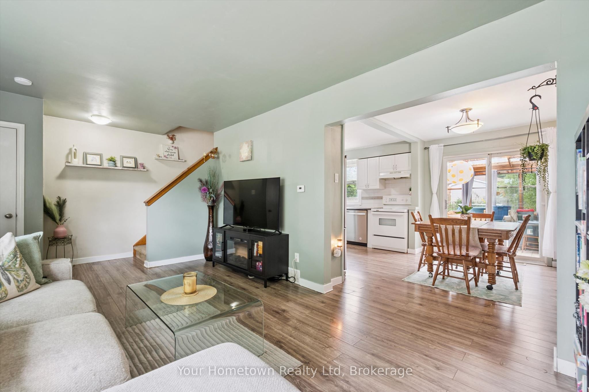 497 St Patrick Street E Property Photo 6