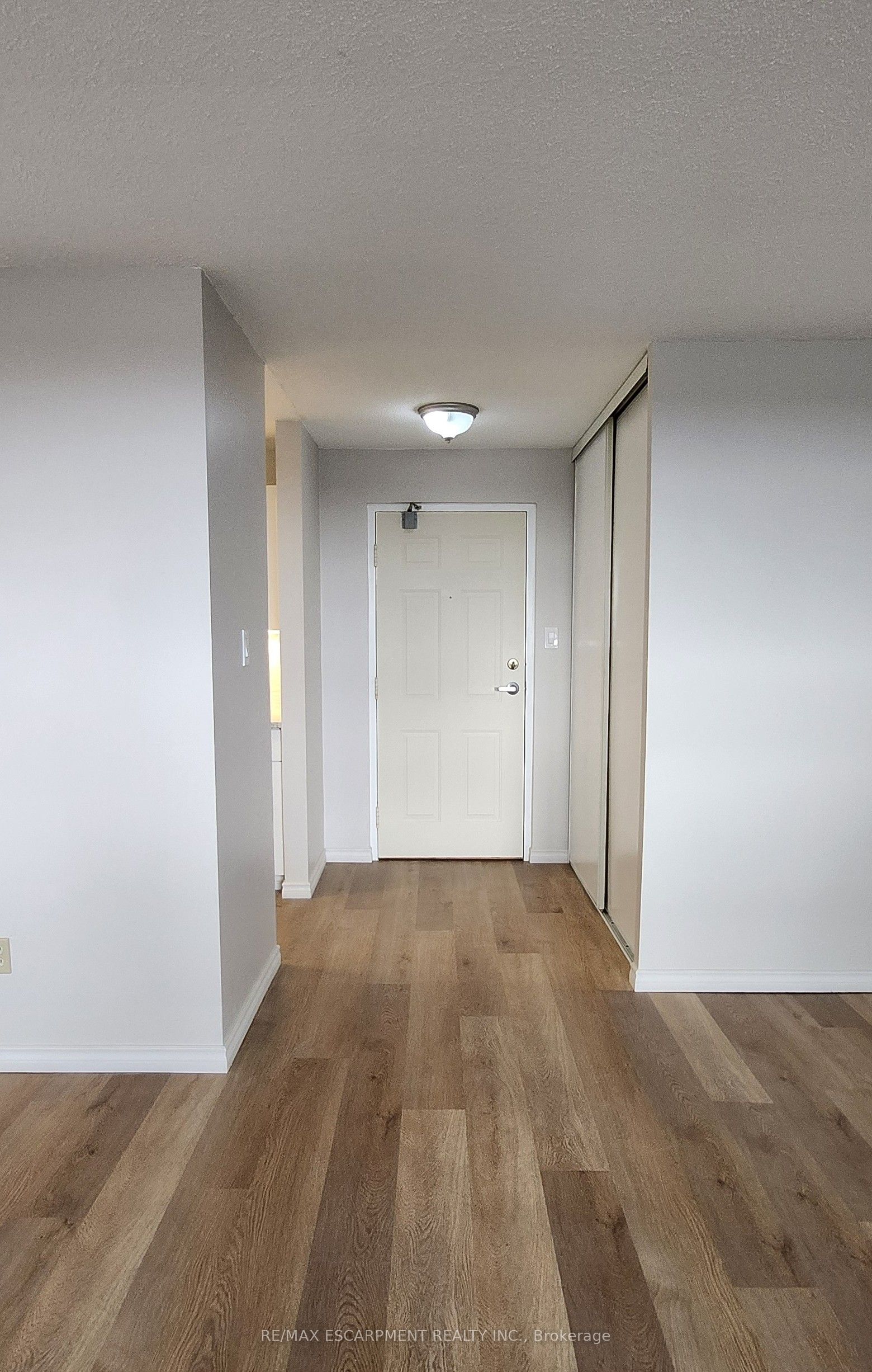 421 Fairview Drive 501 Property Photo 5