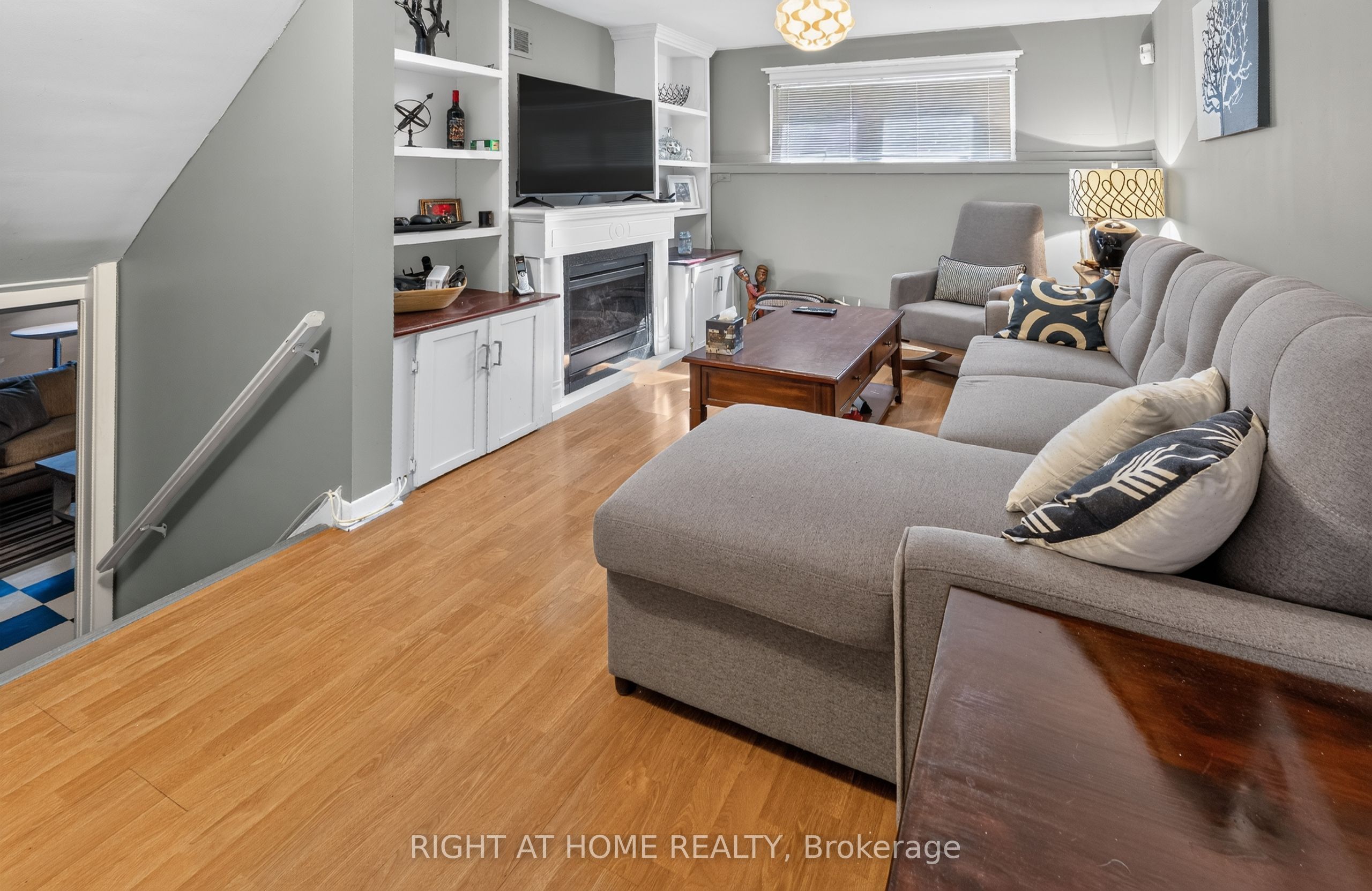 366 Burlington Crescent Property Photo 12