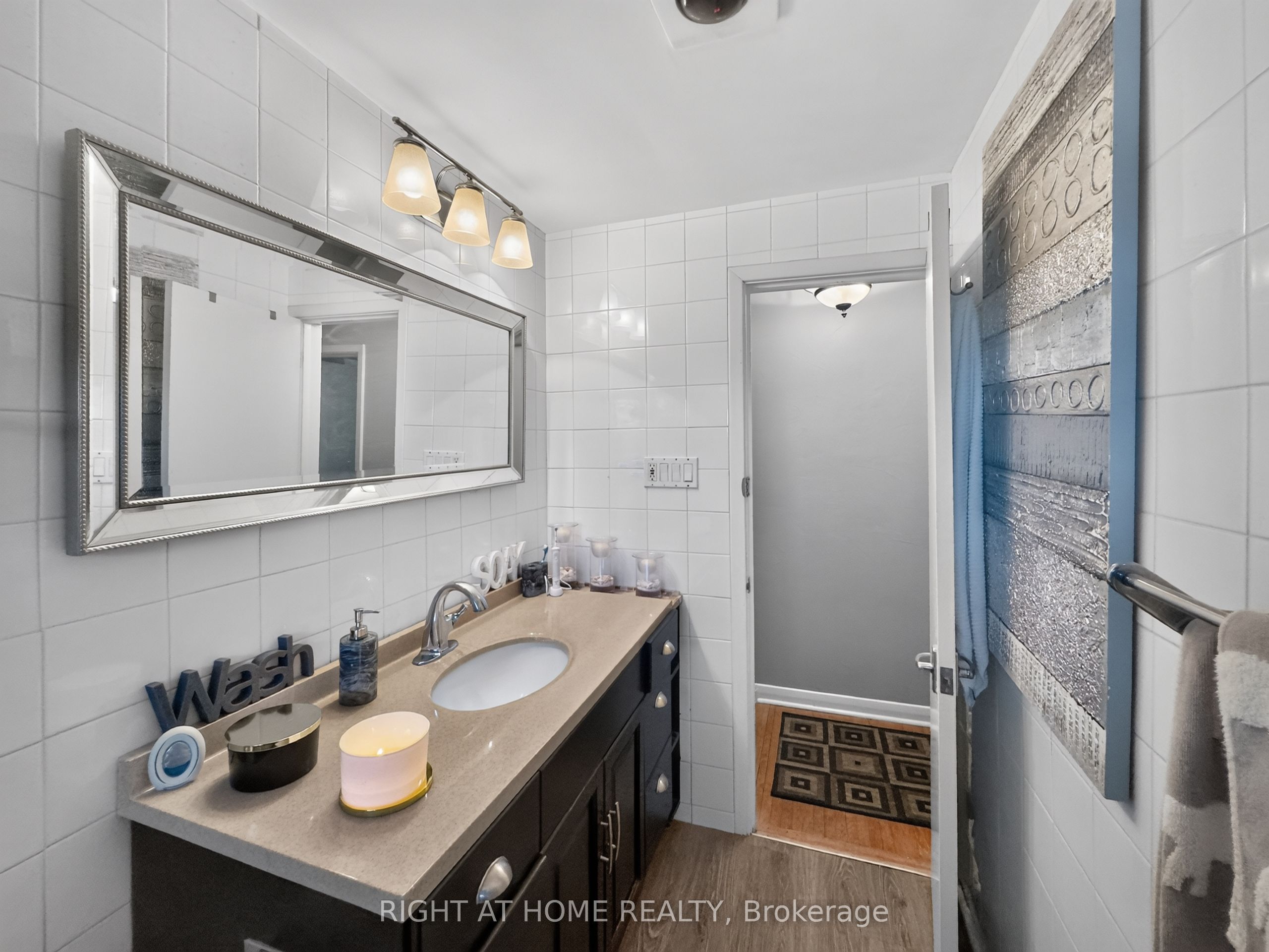 366 Burlington Crescent Property Photo 24