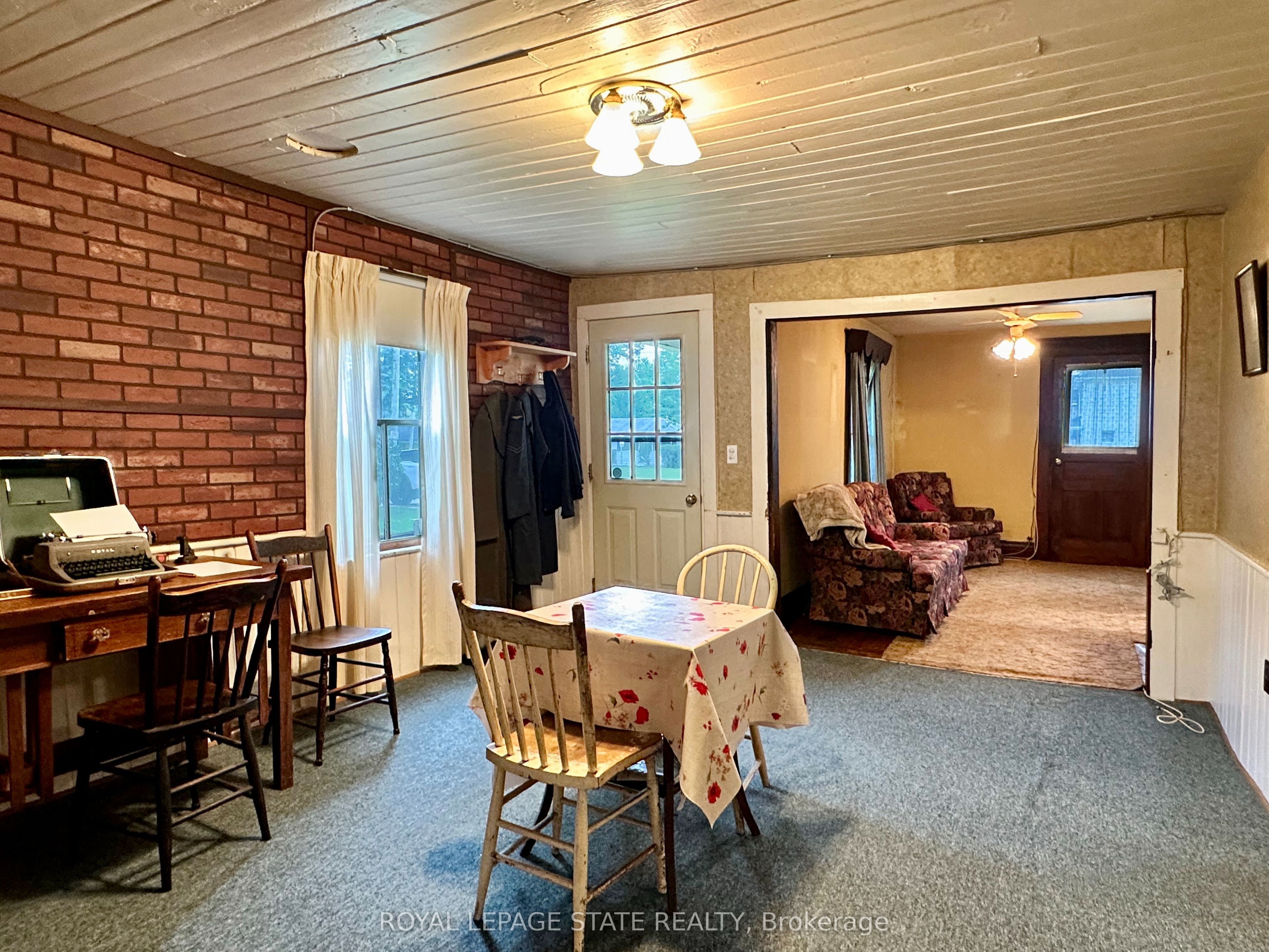 305 North Cayuga Street W Property Photo 16