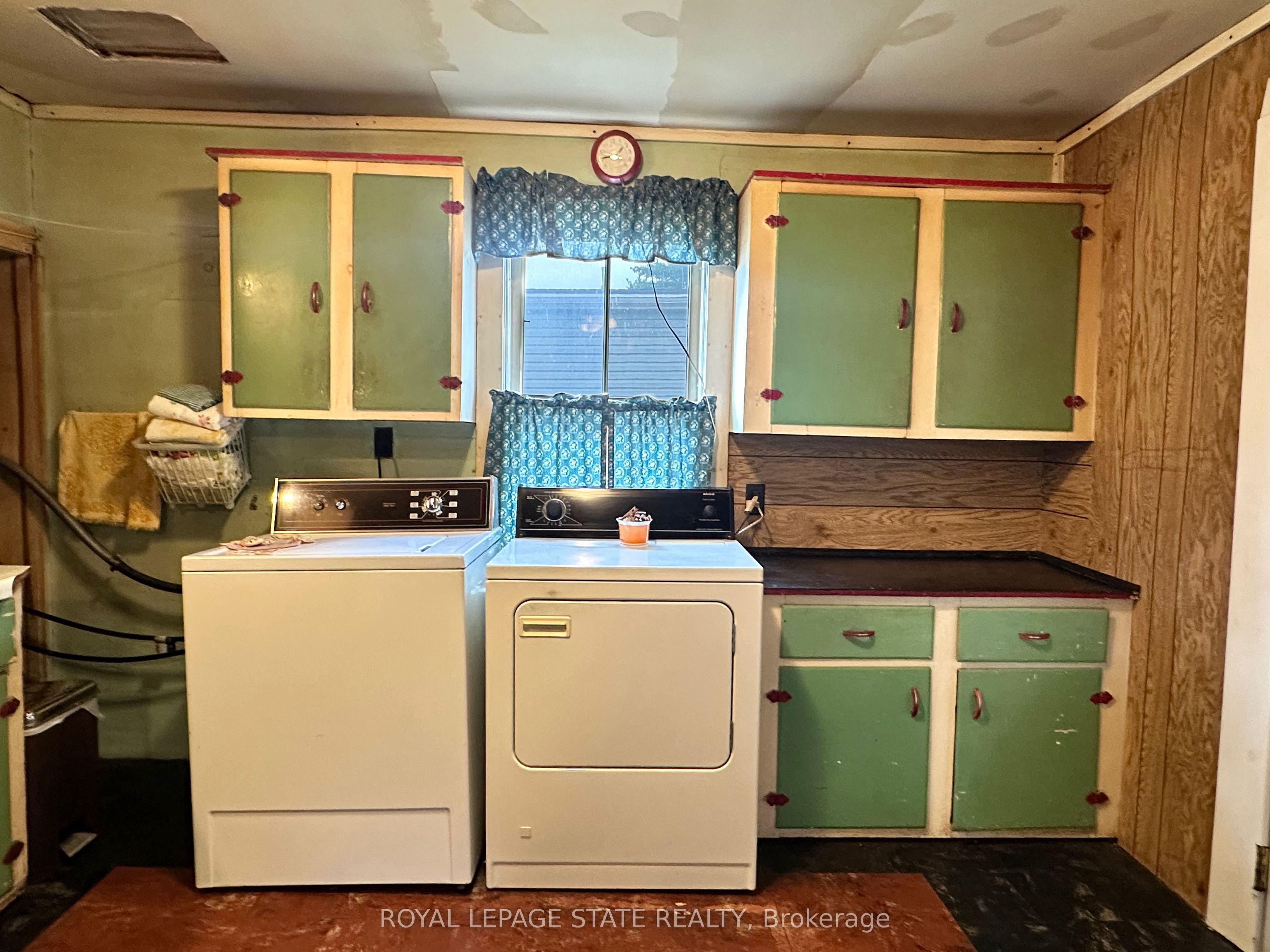 305 North Cayuga Street W Property Photo 23