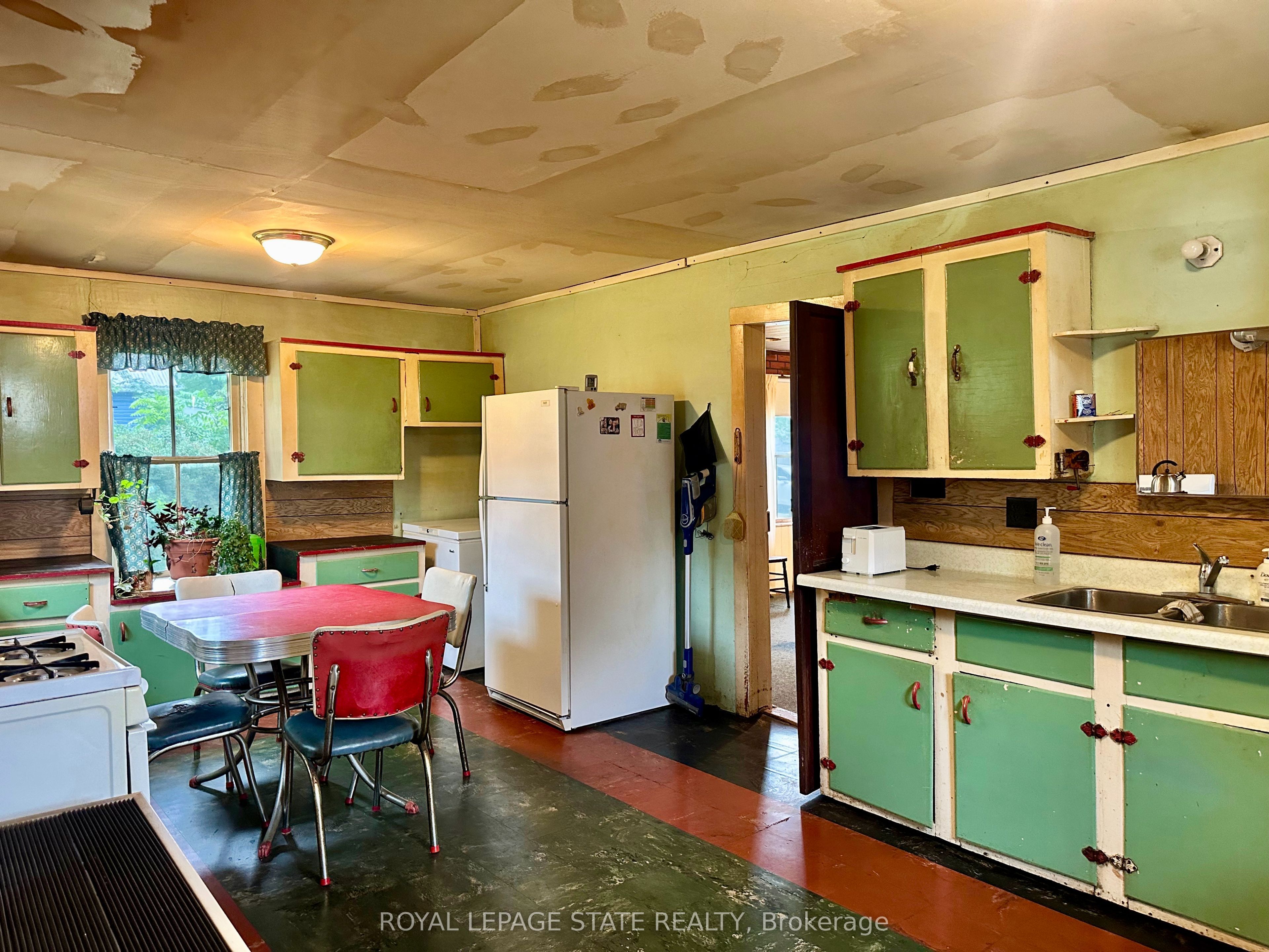 305 North Cayuga Street W Property Photo 24