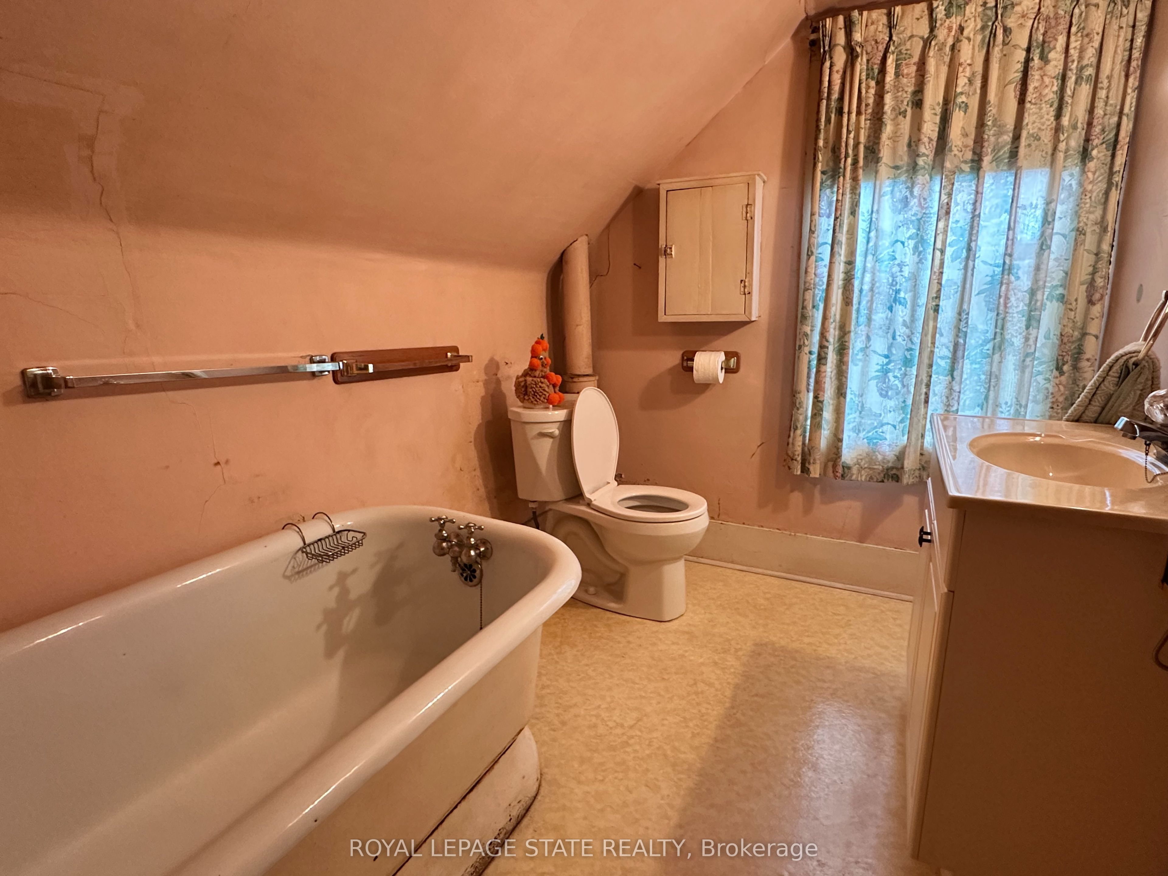 305 North Cayuga Street W Property Photo 28