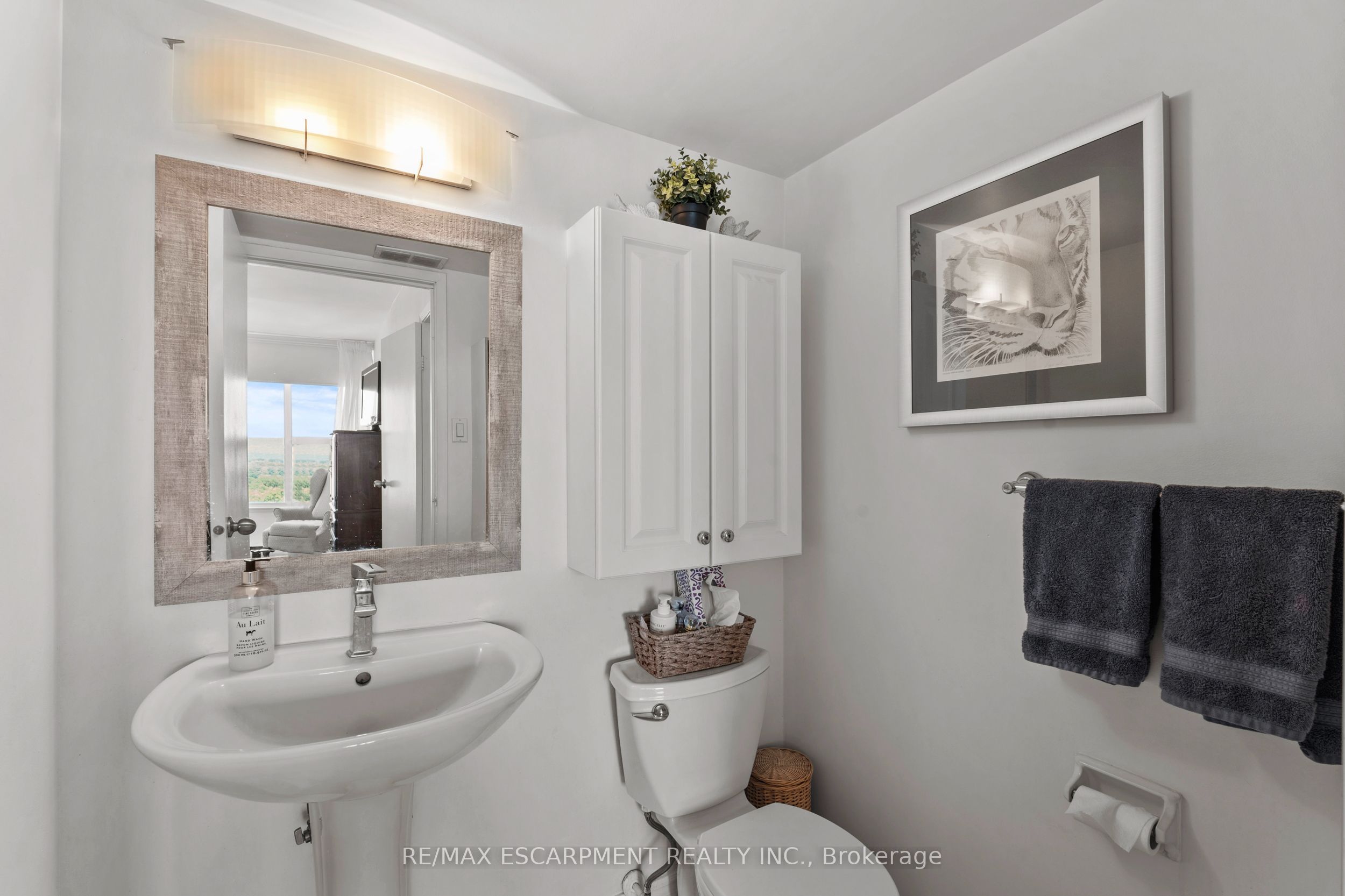 75 Queen Street N 2206 Property Photo 16