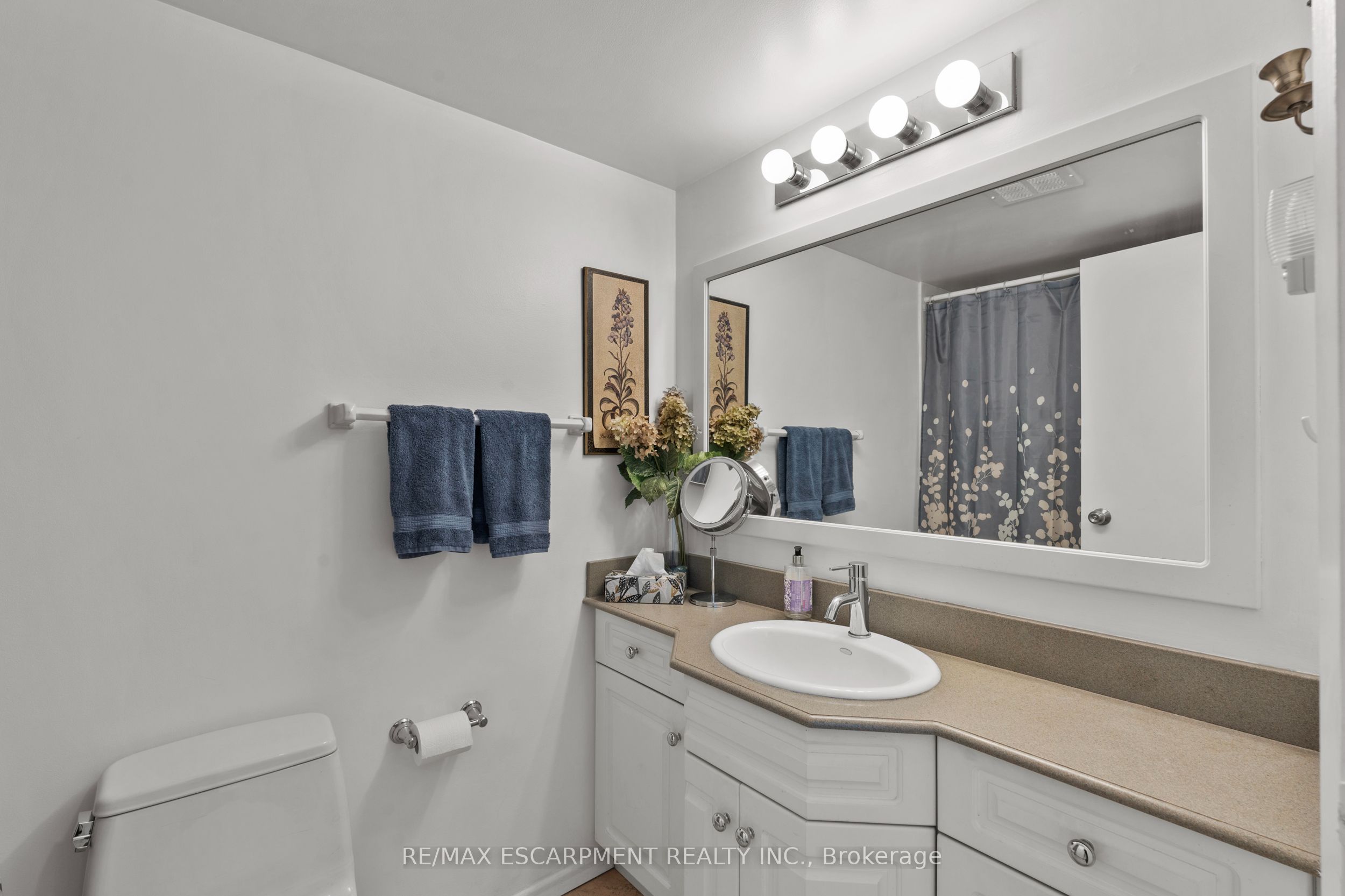 75 Queen Street N 2206 Property Photo 17