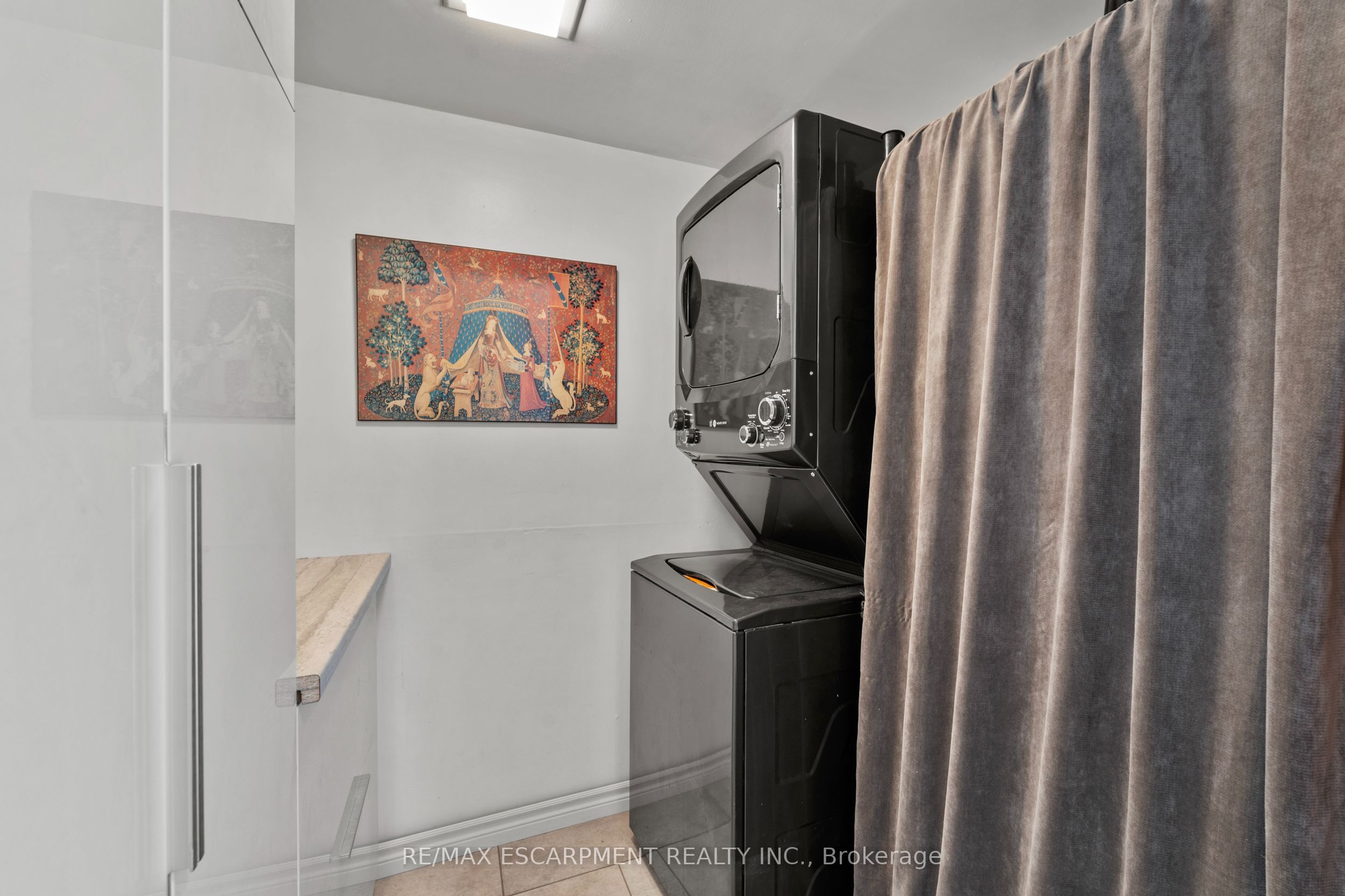 75 Queen Street N 2206 Property Photo 18