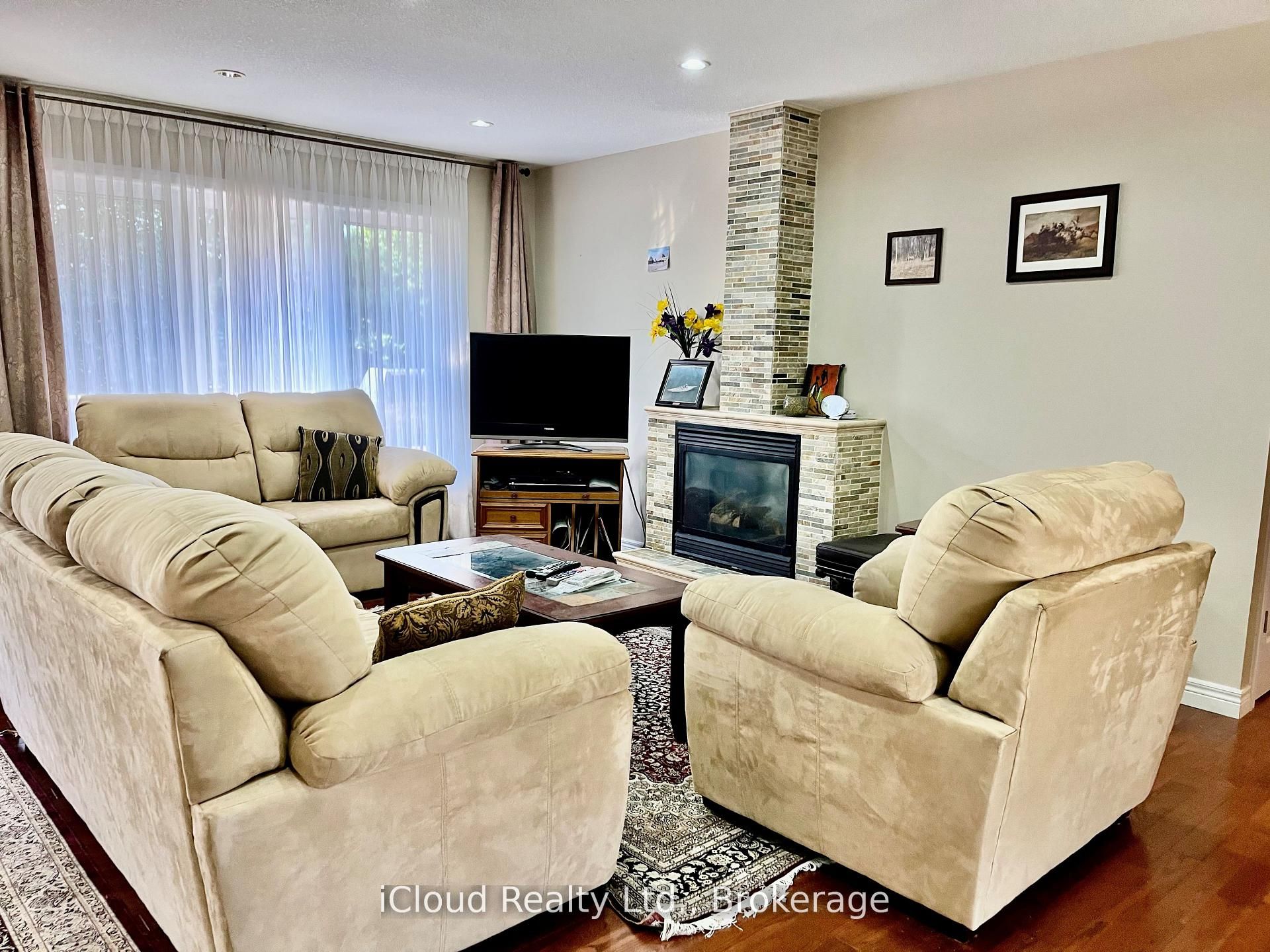 782 Brentwood Drive Property Photo 6