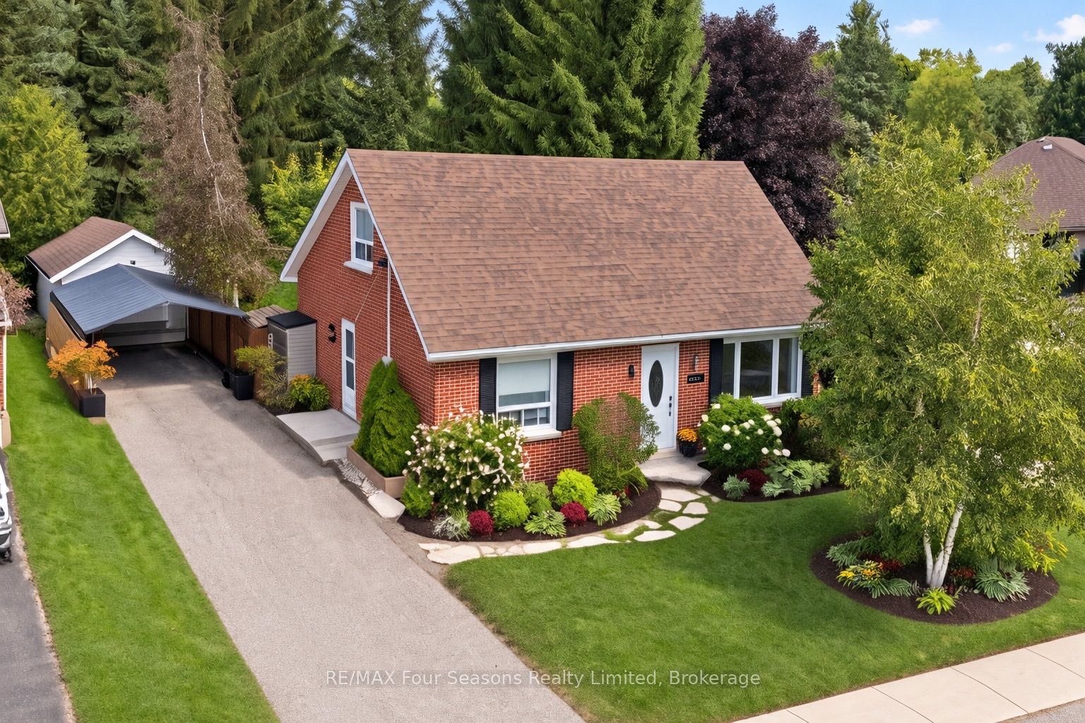 50 Amaranth Street W Property Photo 1
