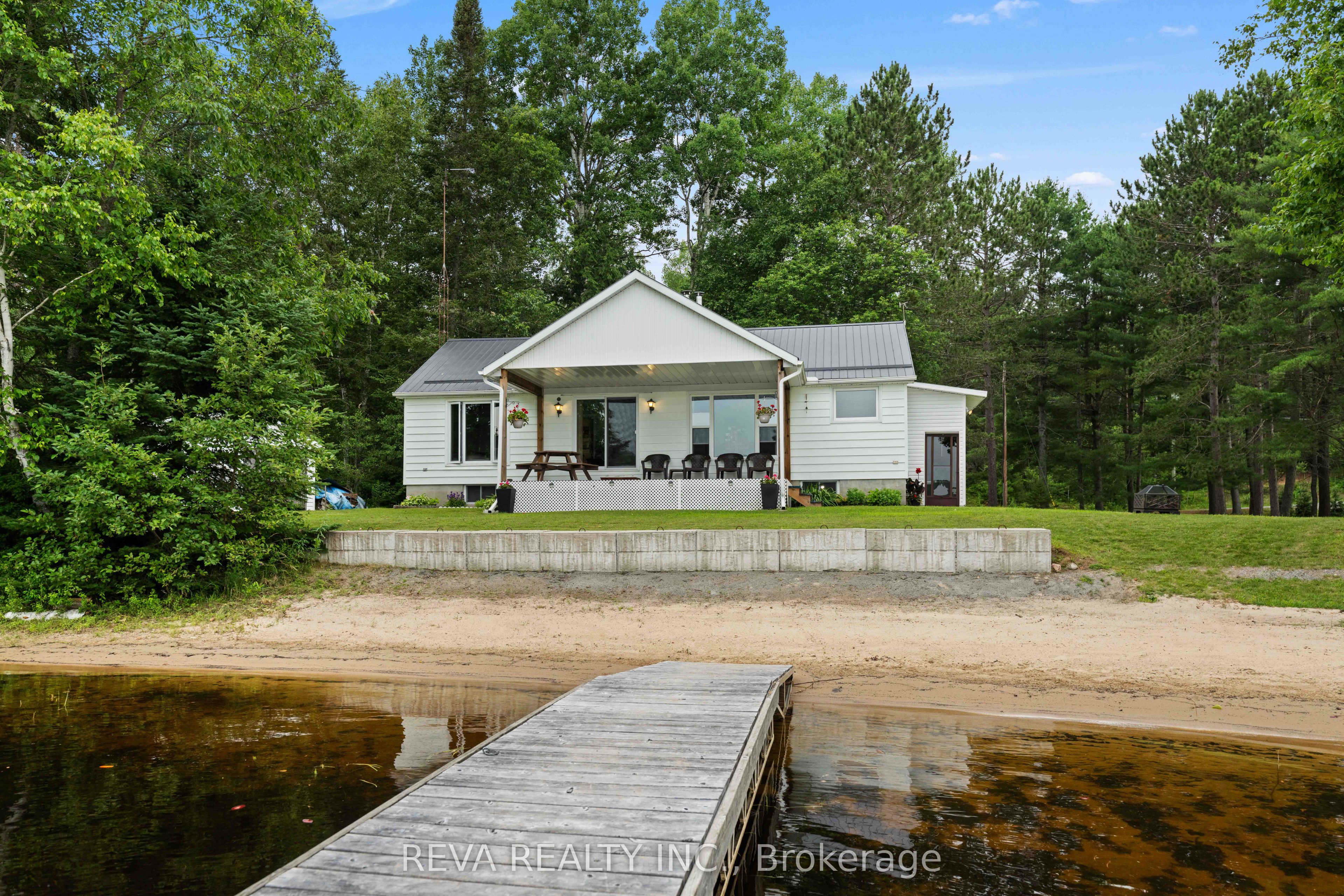 146 Centre Road Property Photo 1
