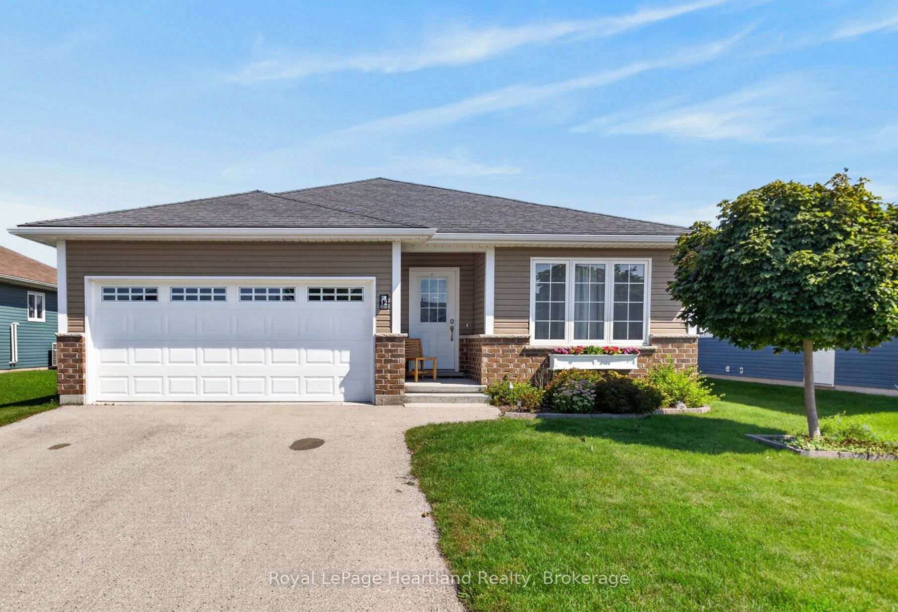 12 Windward Way N Property Photo 1