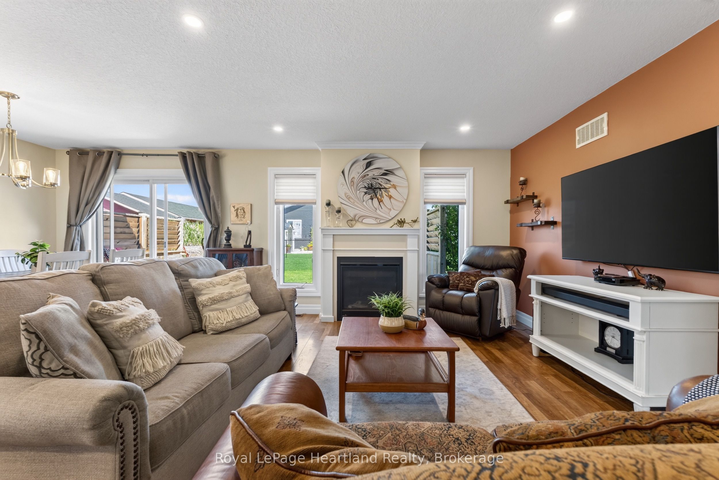 12 Windward Way N Property Photo 2