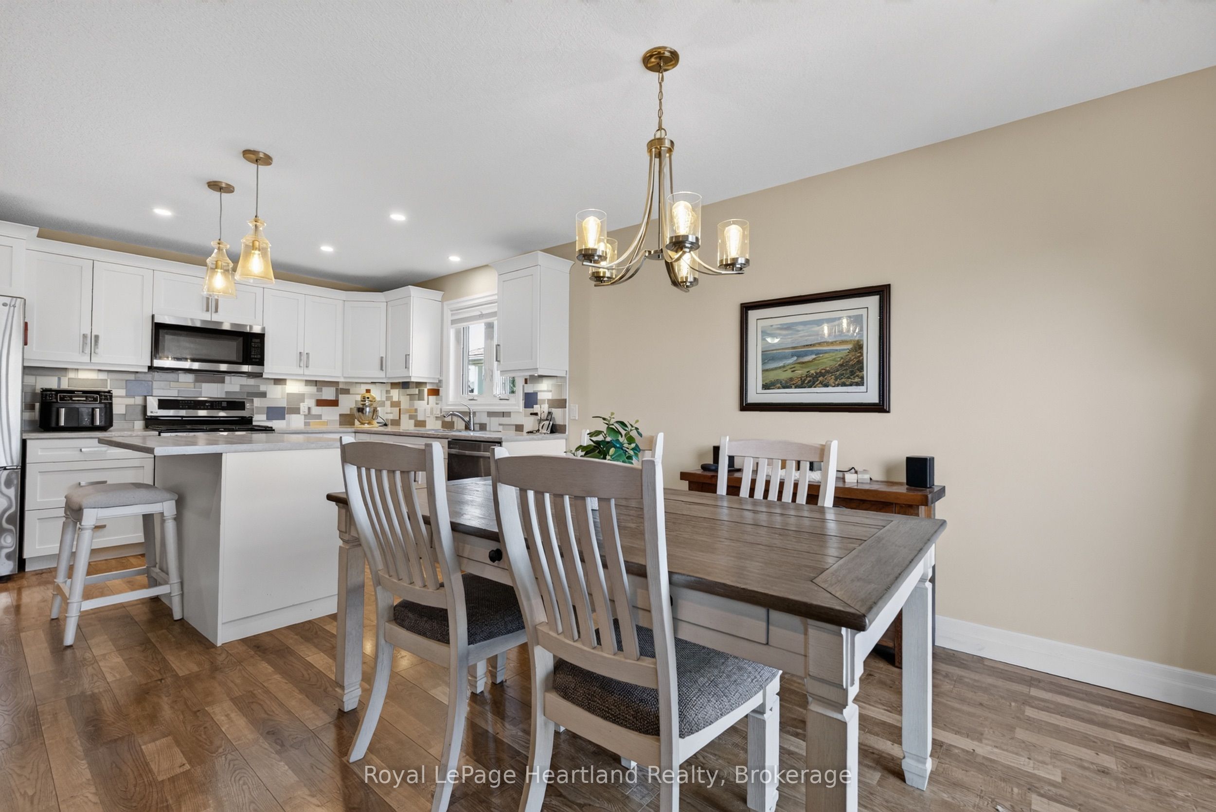 12 Windward Way N Property Photo 3