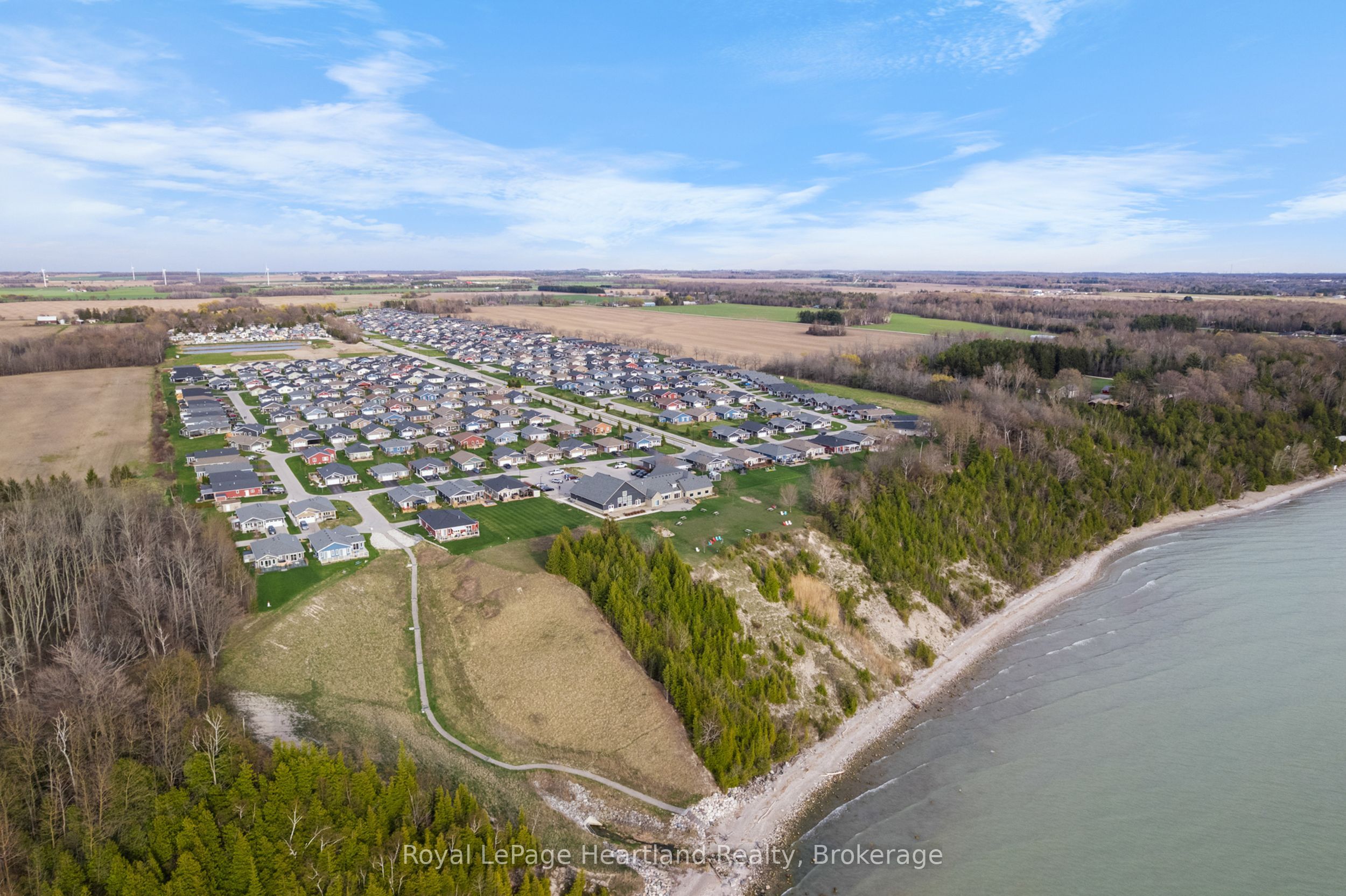 12 Windward Way N Property Photo 4
