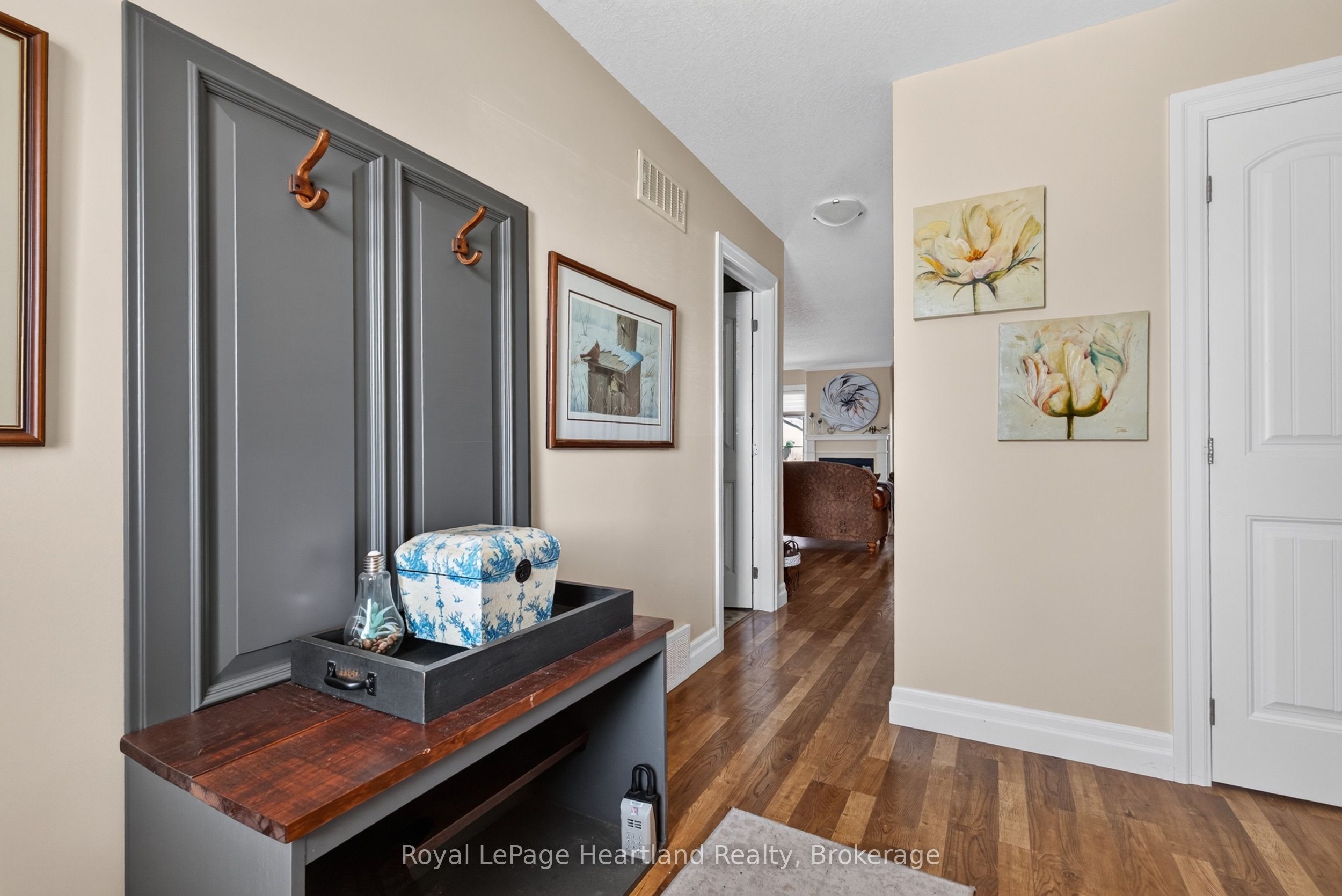12 Windward Way N Property Photo 6