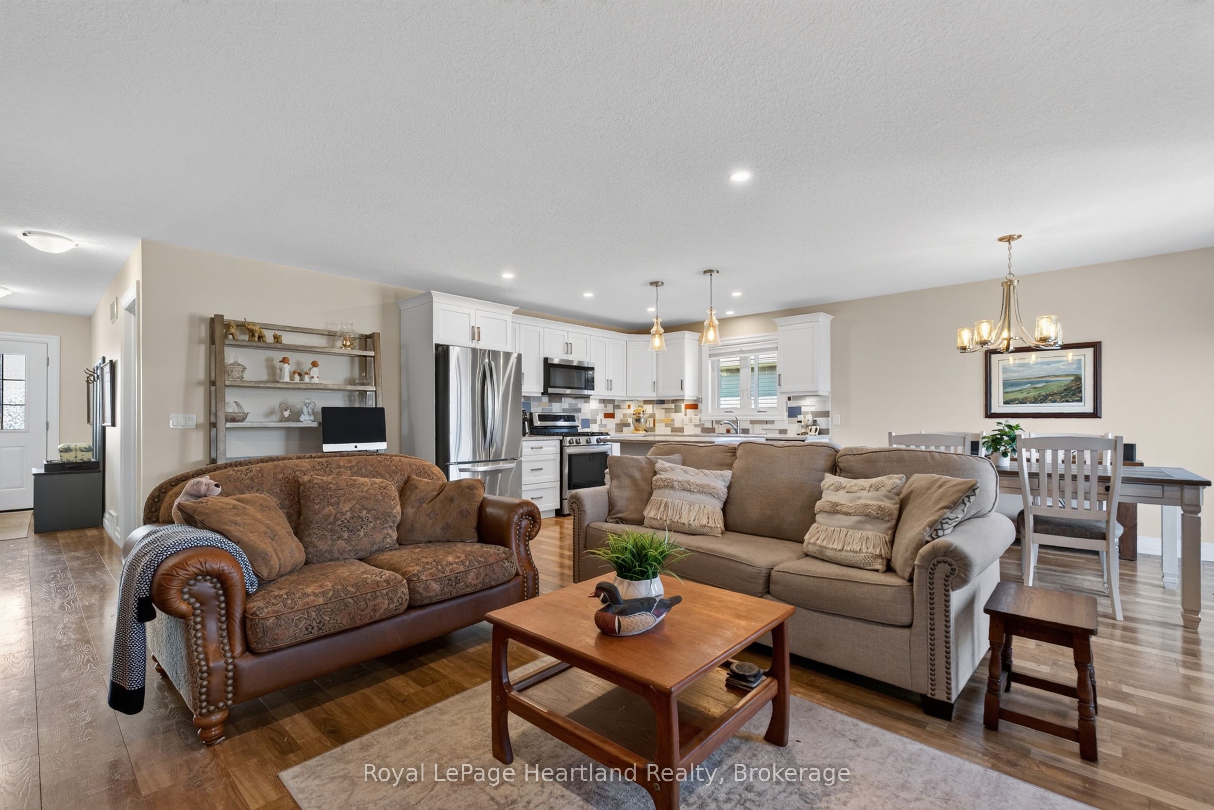 12 Windward Way N Property Photo 9