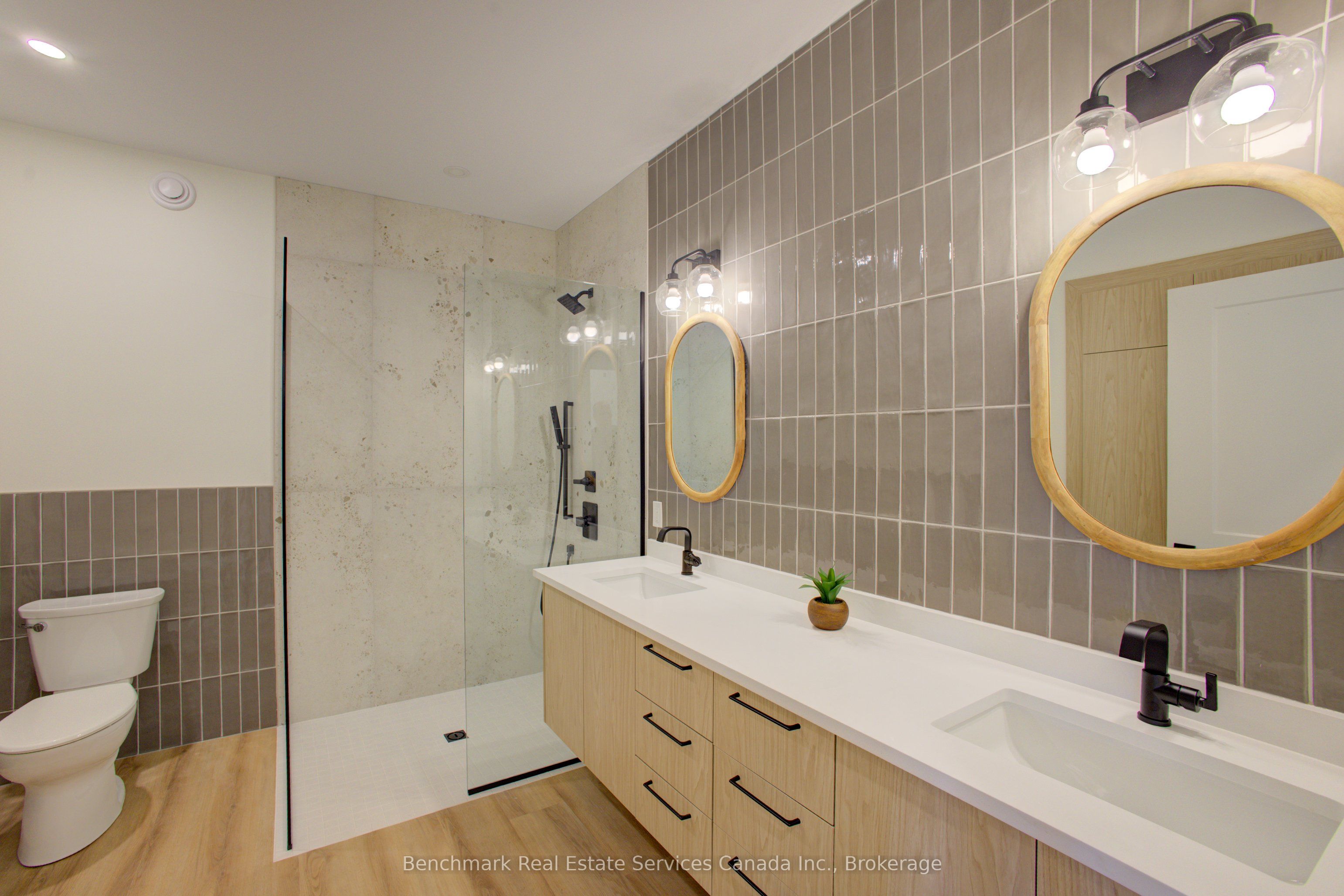 1182 Queen Street 47 Property Photo 17