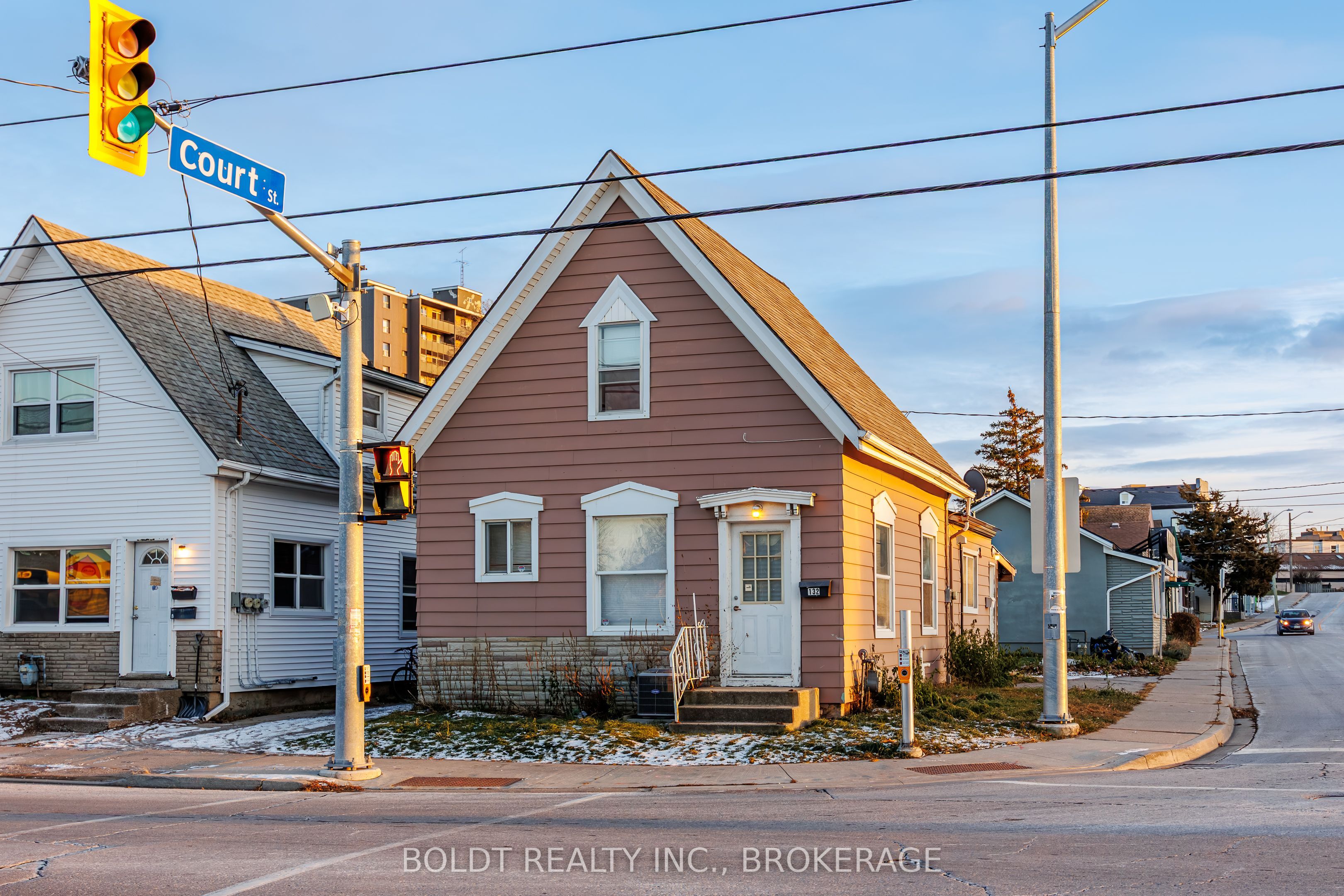 132 Welland Avenue Property Photo 2