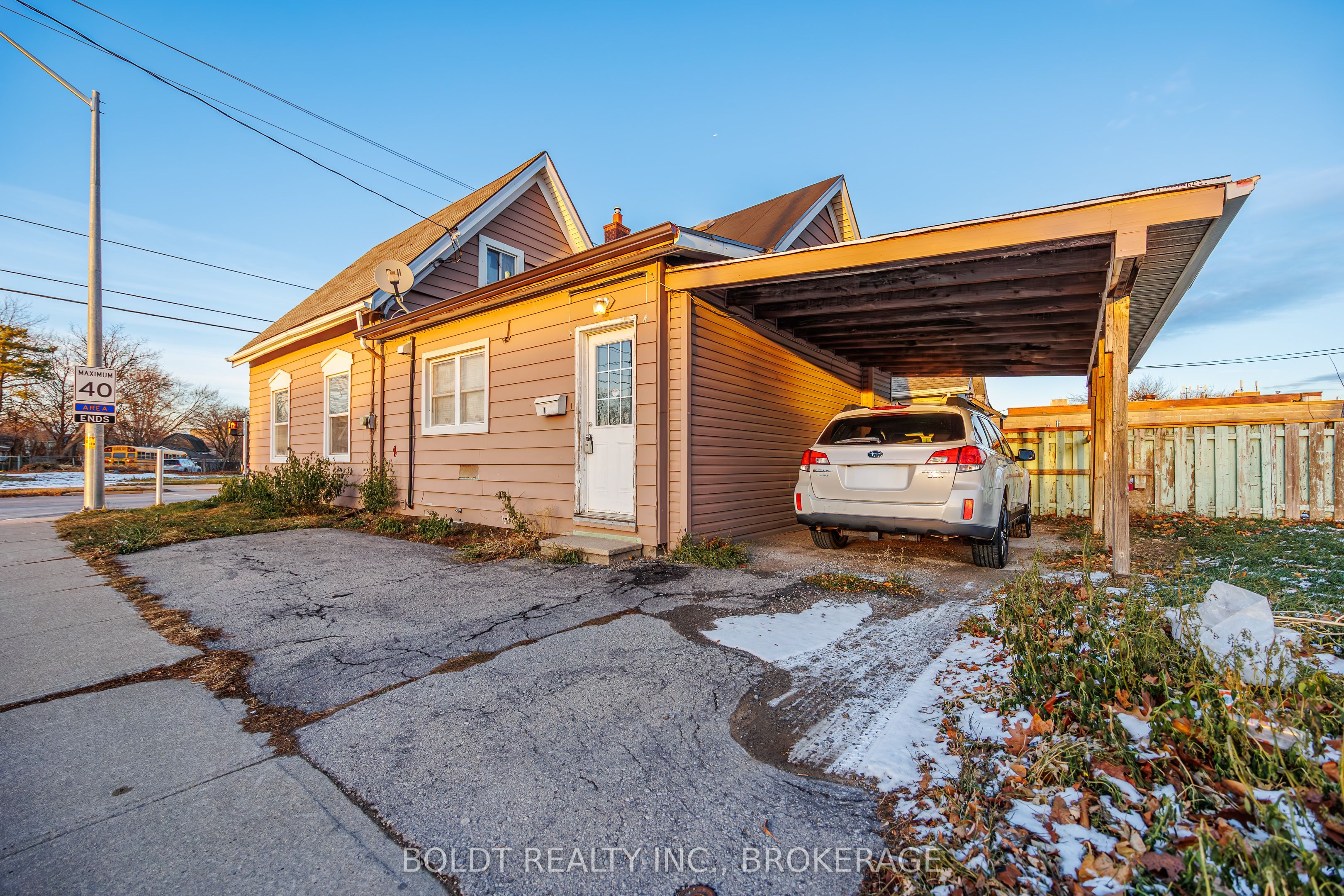 132 Welland Avenue Property Photo 3