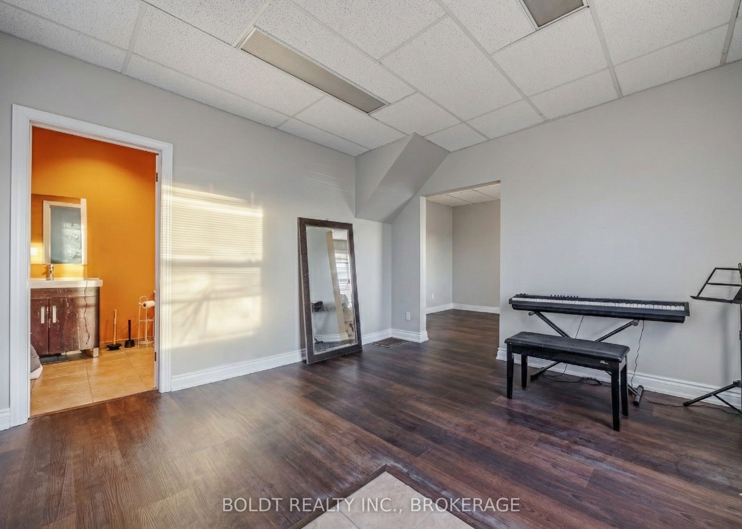 132 Welland Avenue Property Photo 8