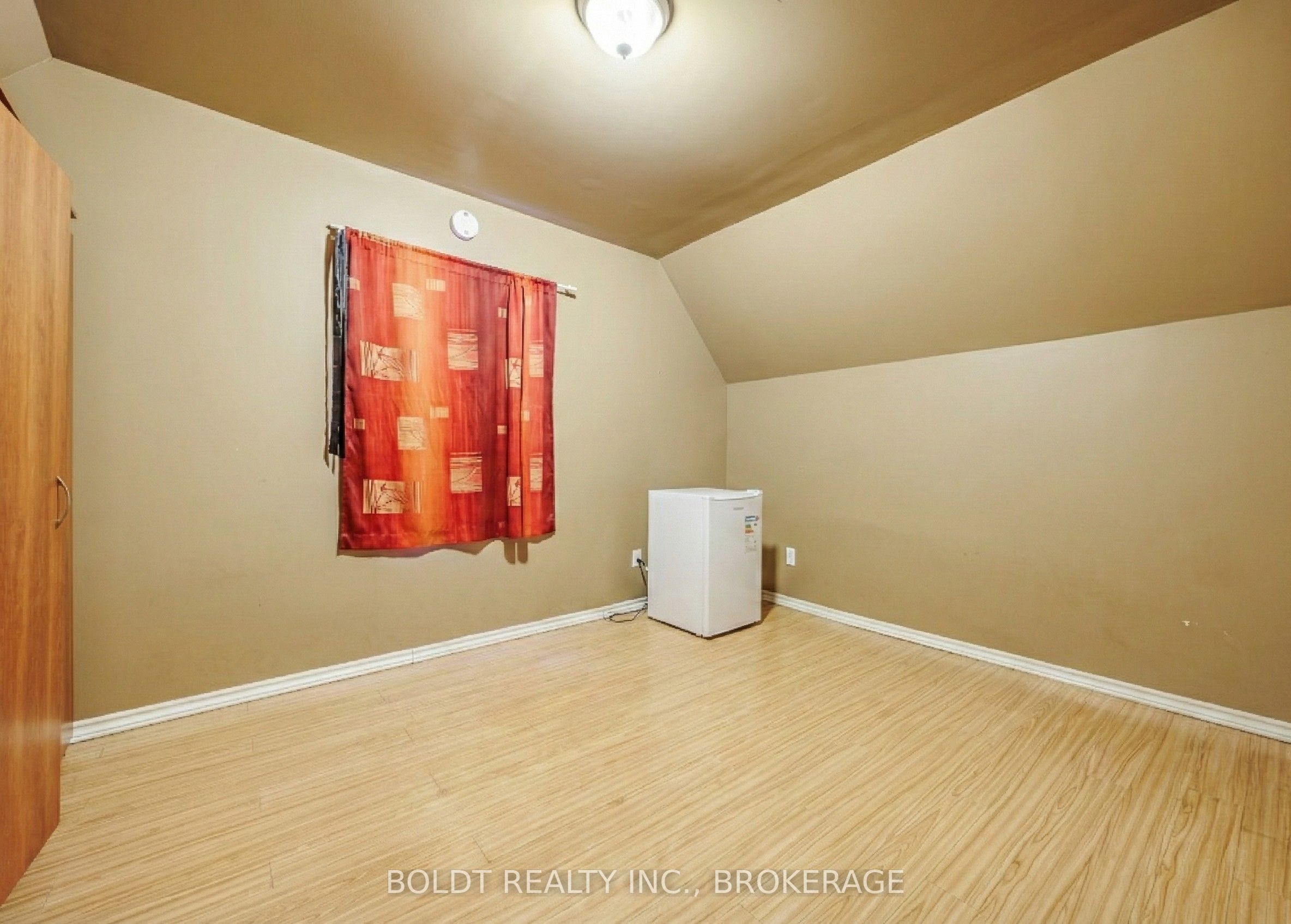 132 Welland Avenue Property Photo 12