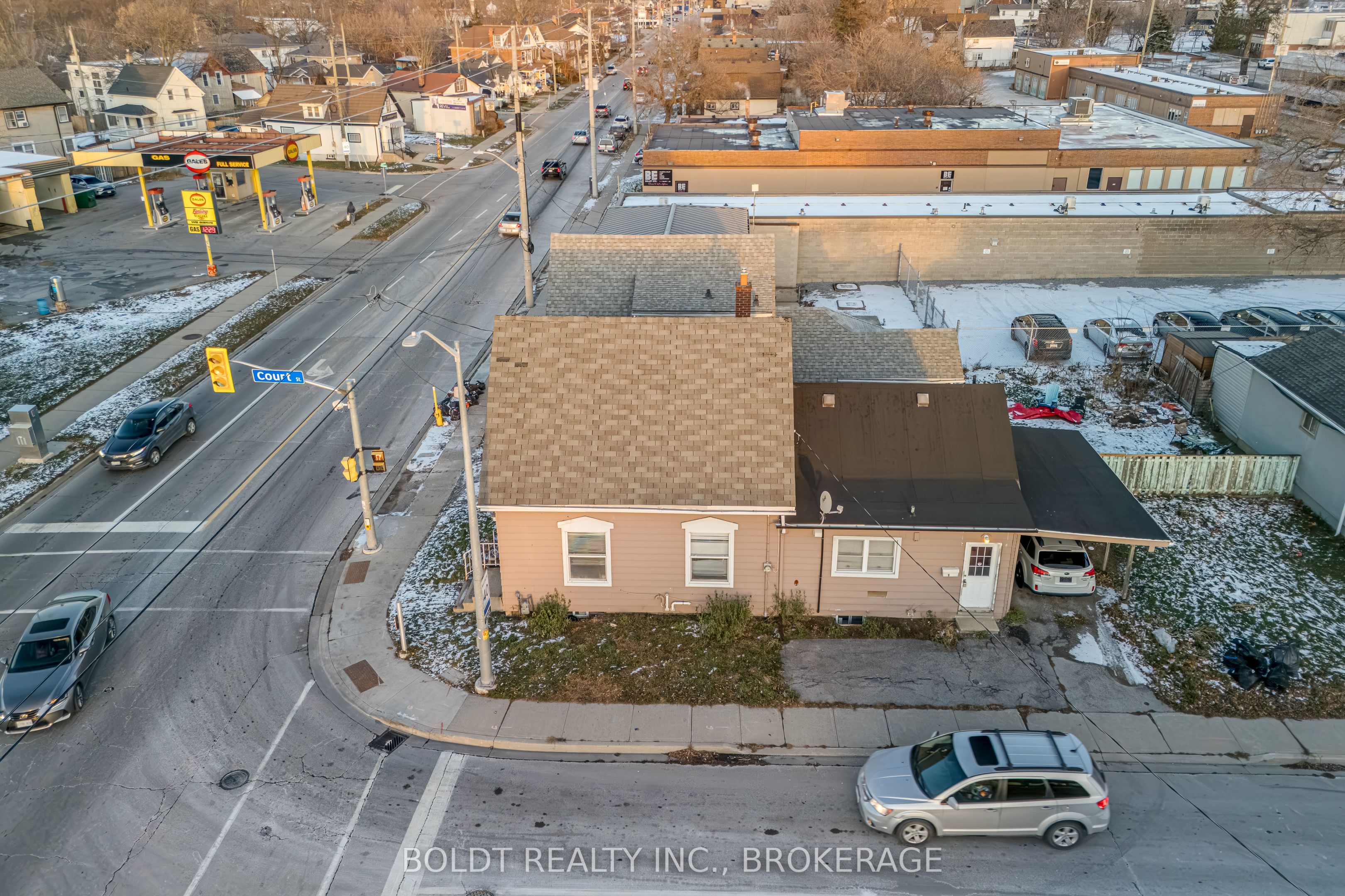 132 Welland Avenue Property Photo 17