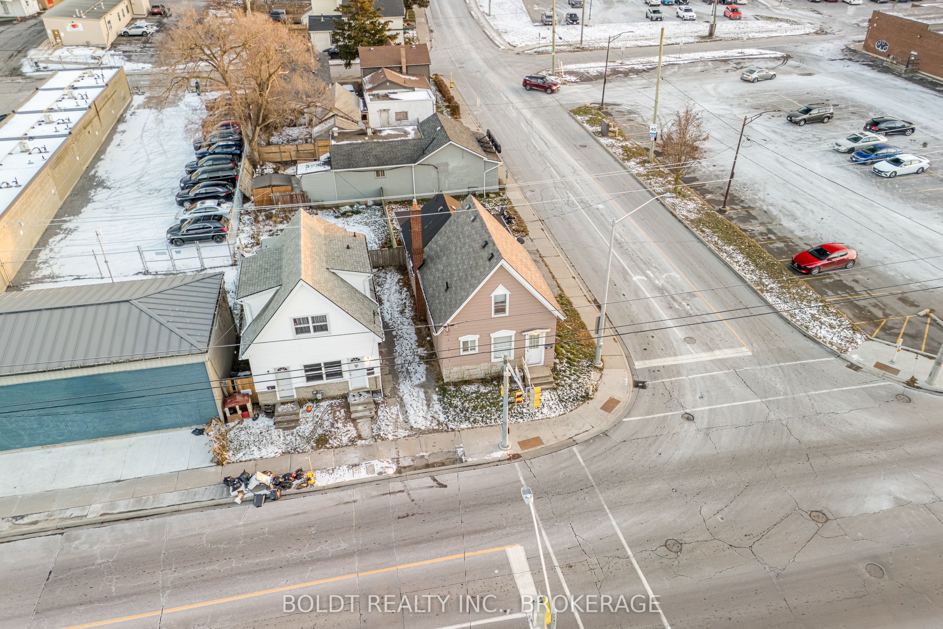 132 Welland Avenue Property Photo 18