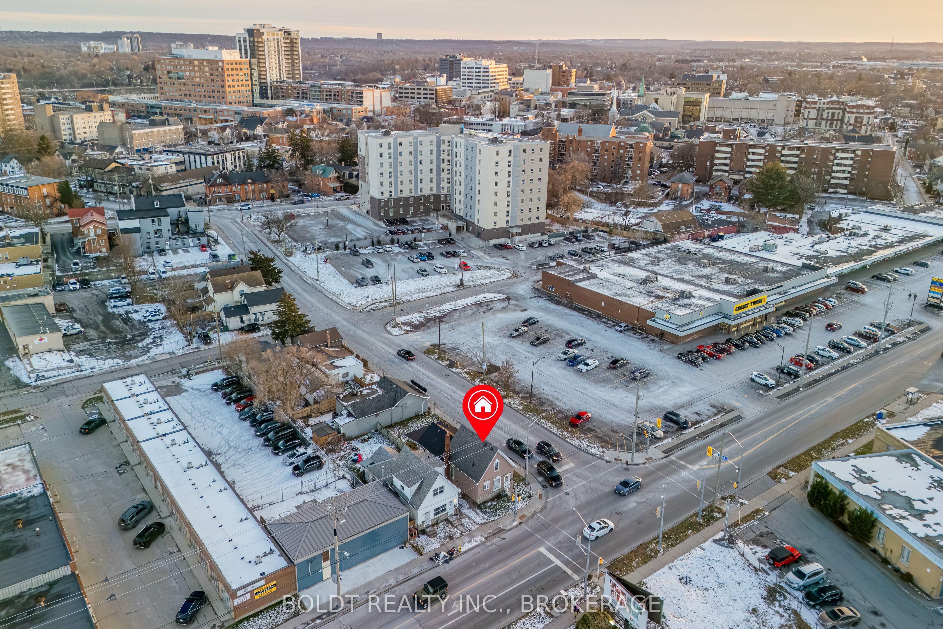 132 Welland Avenue Property Photo 19