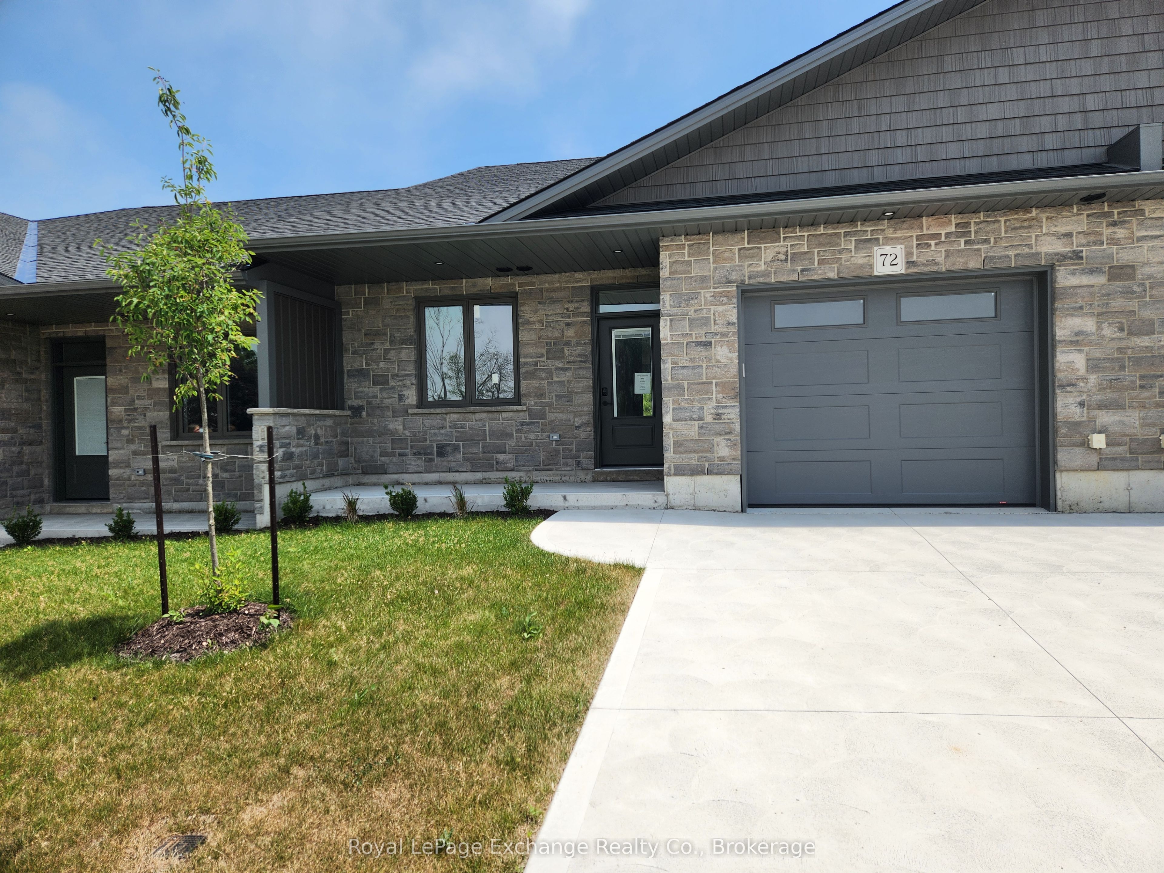 12 Mercedes Crescent Property Photo 1
