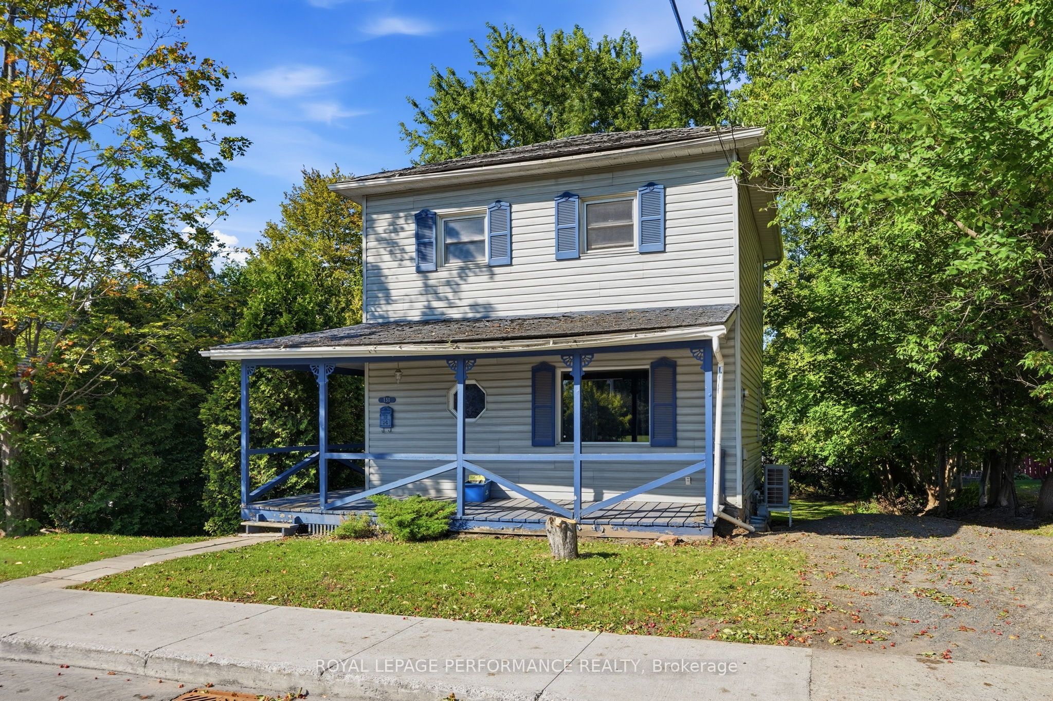 131 Nelson Street E Property Photo 1