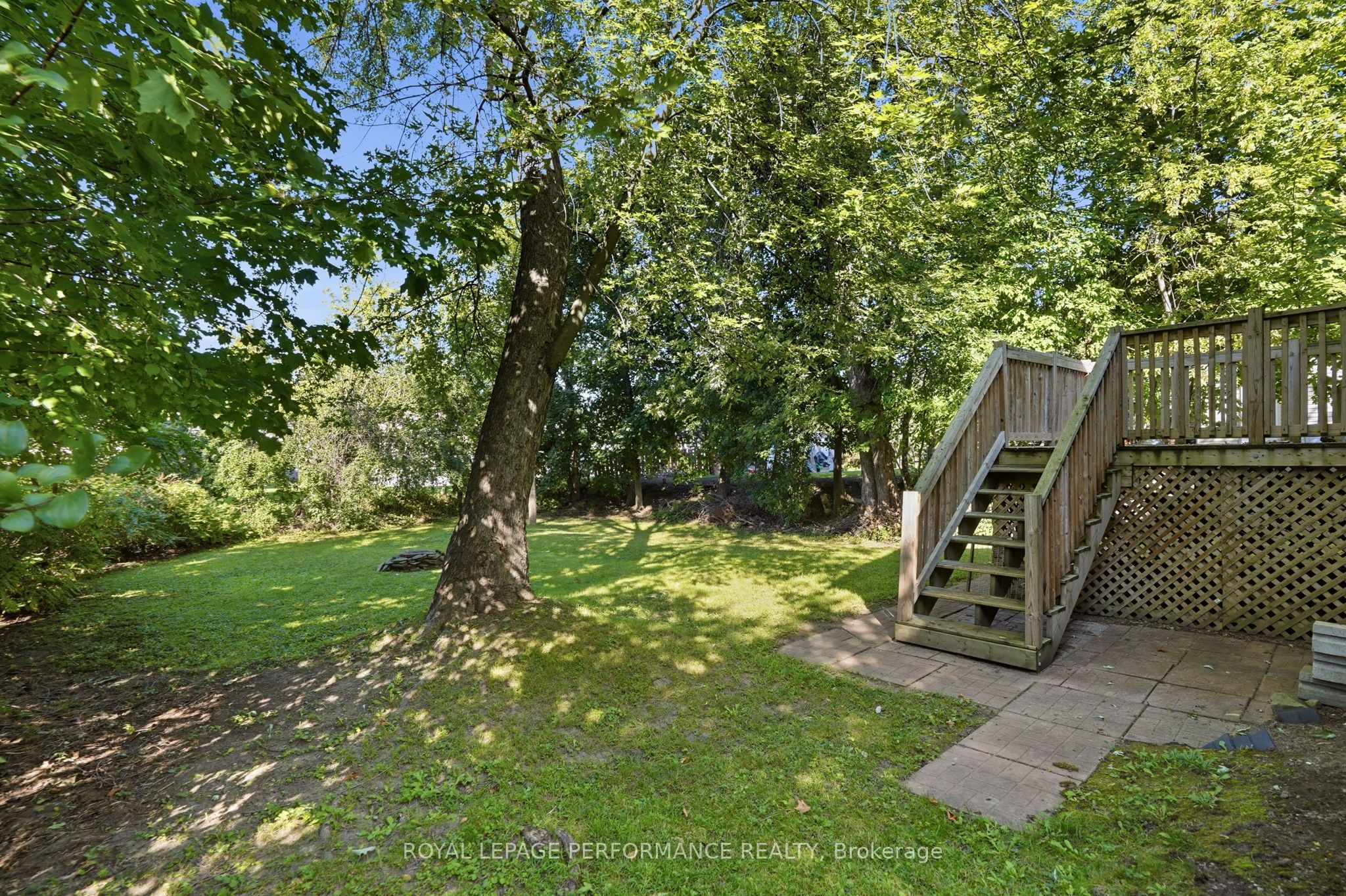 131 Nelson Street E Property Photo 4
