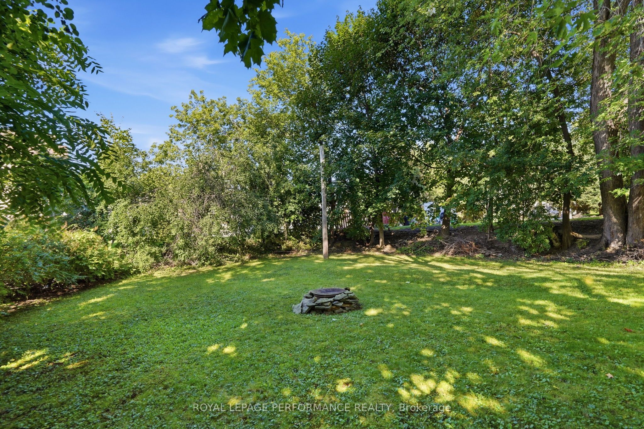 131 Nelson Street E Property Photo 6