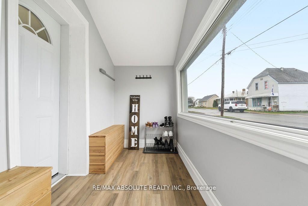 132 Edward Street S Property Photo 4