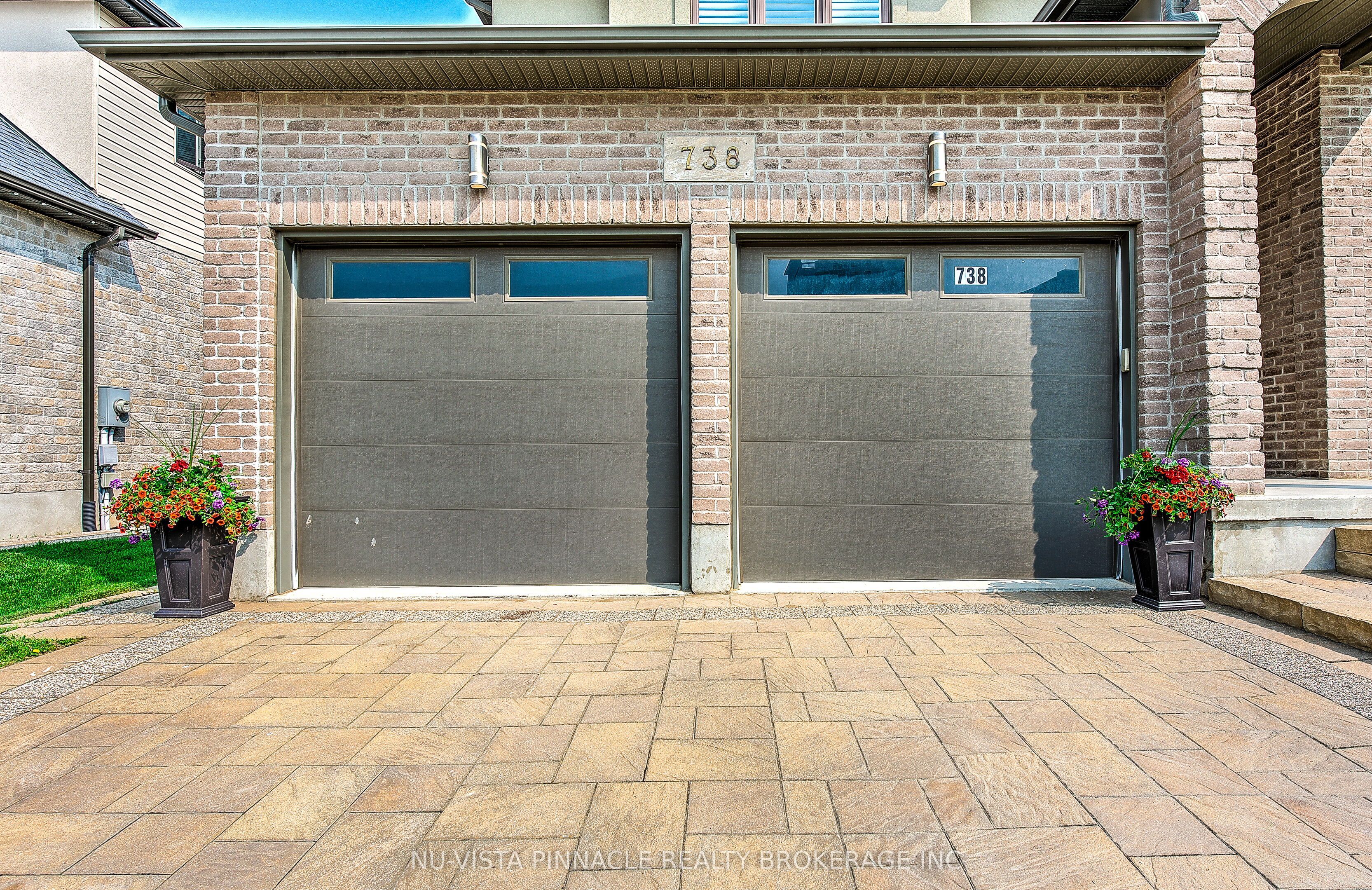 738 Hickoryridge Common Property Photo 4