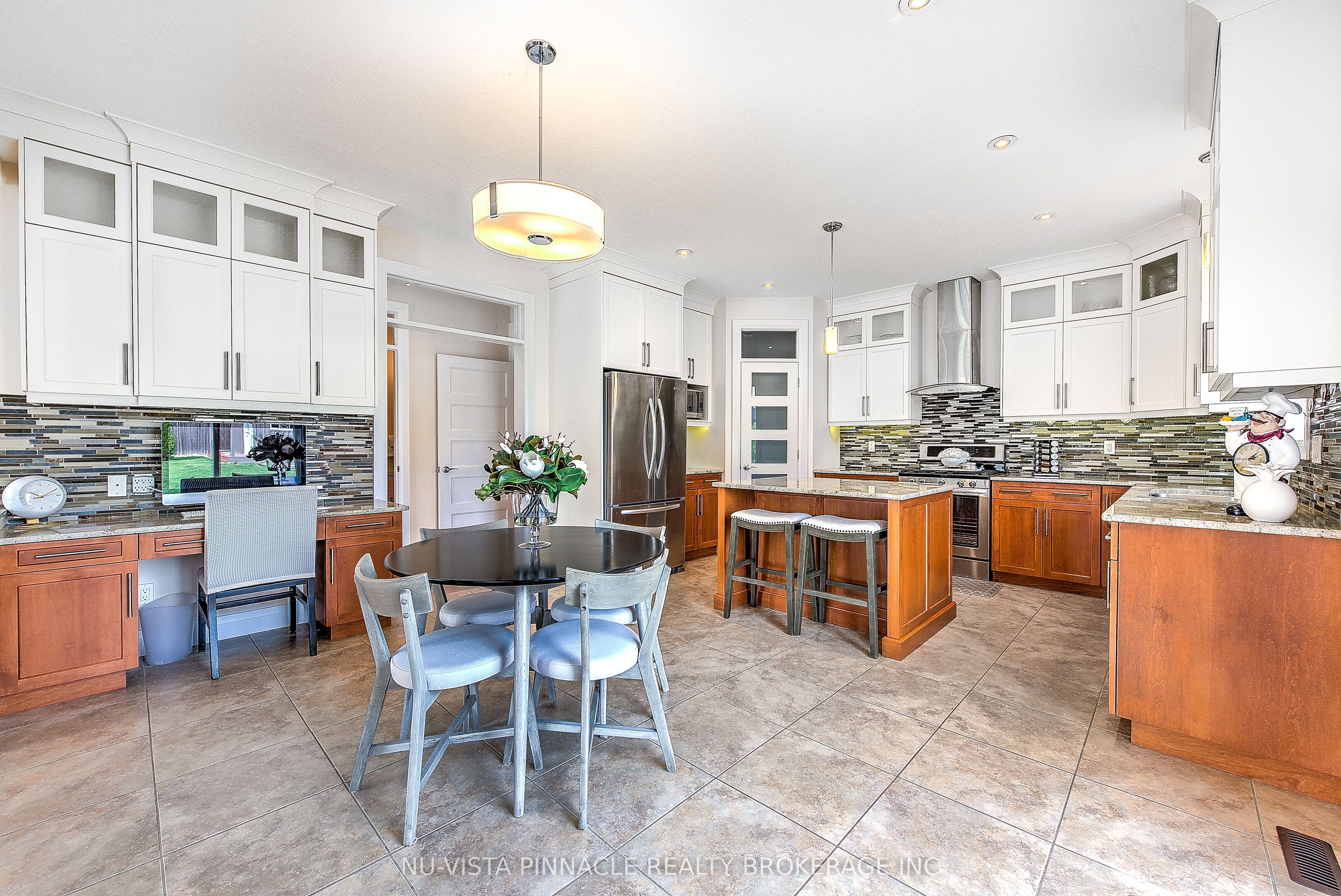 738 Hickoryridge Common Property Photo 15